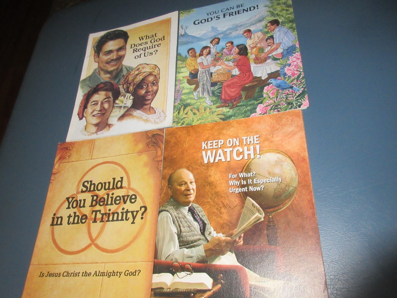 (21) Jehovah's Witness 32 Page Brochures-See Pictures Excellent to VG condition