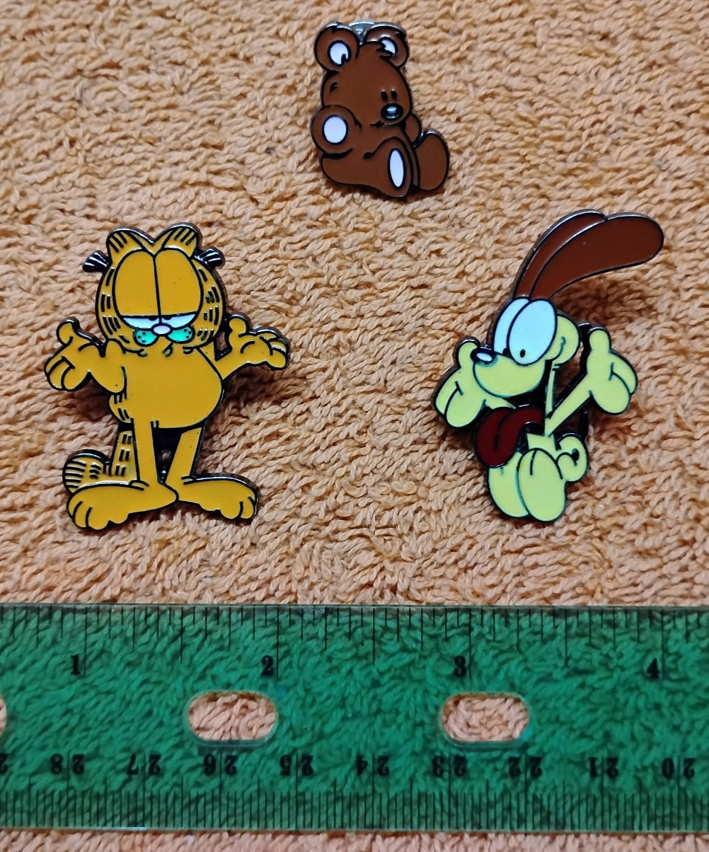New GARFIELD AND ODIE & BEAR PIN SET Metal Enamel Lapel Lot Brooch Pins Cat Dog New GARFIELD AND ODIE & BEAR PIN SET Metal Enamel Lapel Lot Brooch Pins Cat Dog