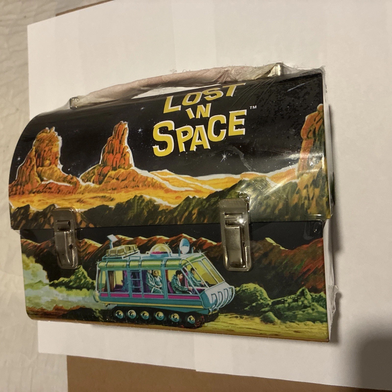 Lost in Space 1998 Metal Dome Lunchbox Sci-Fi  G Whiz Retro Look Aliens Robot
