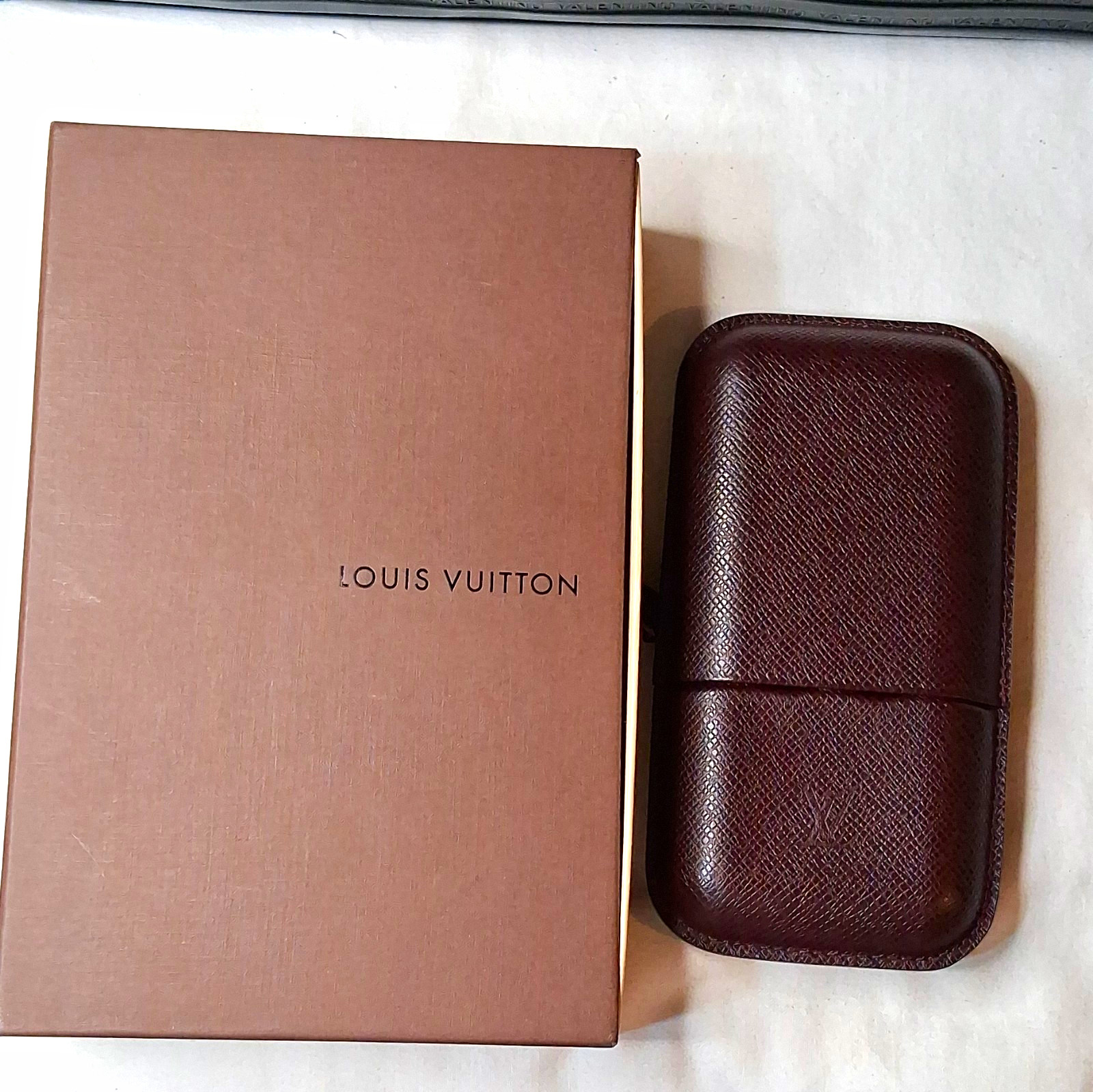 100% Authentic Louis Vuitton Brown Leather Zip Cigar Case with Box 