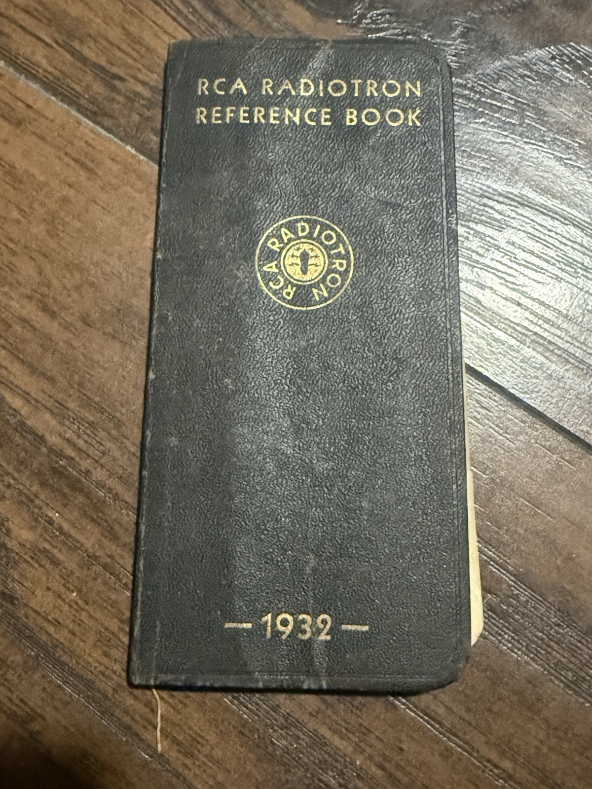 1932 RCA Radiotron Pocket Reference Book Vacuum Tube Radio Dealer Guide Vintage