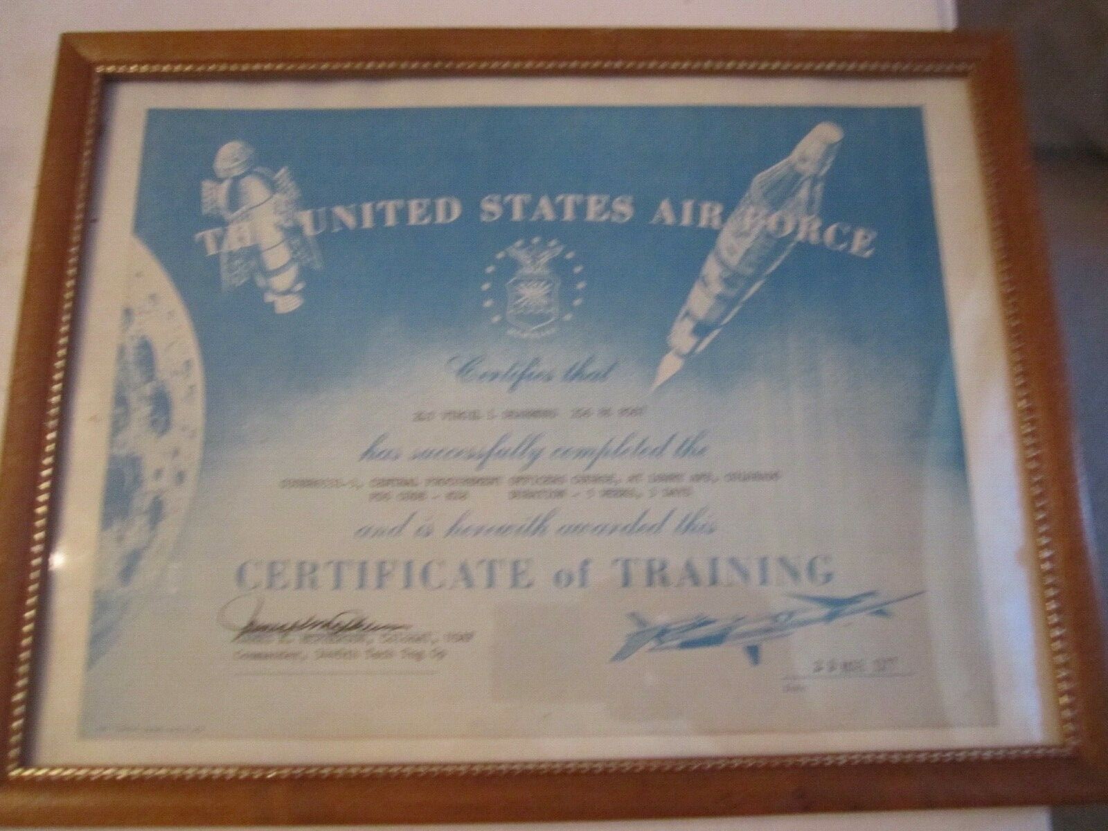 1977 UNITED STATES AIR FORCE CENTRAL PROCUREMENT OFFICERS COURSE CERTIFICATE