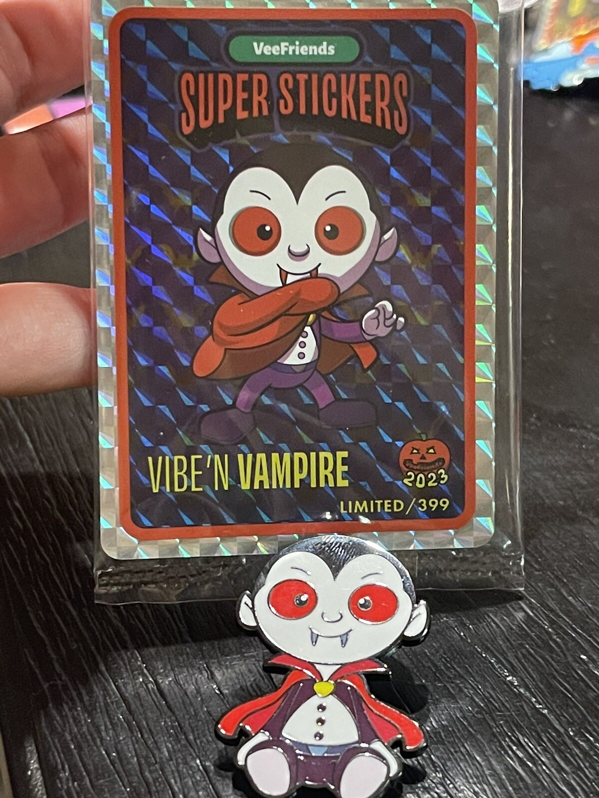 Veefriends Spooktacular Pin Vibe\'n Vampire +Super Sticker 1 of 399 LTD