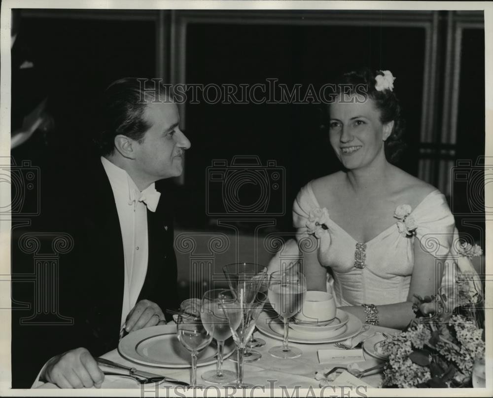 1939 Press Photo Mme Gevaert & Mr Maurice Garreau-Dombasle dine