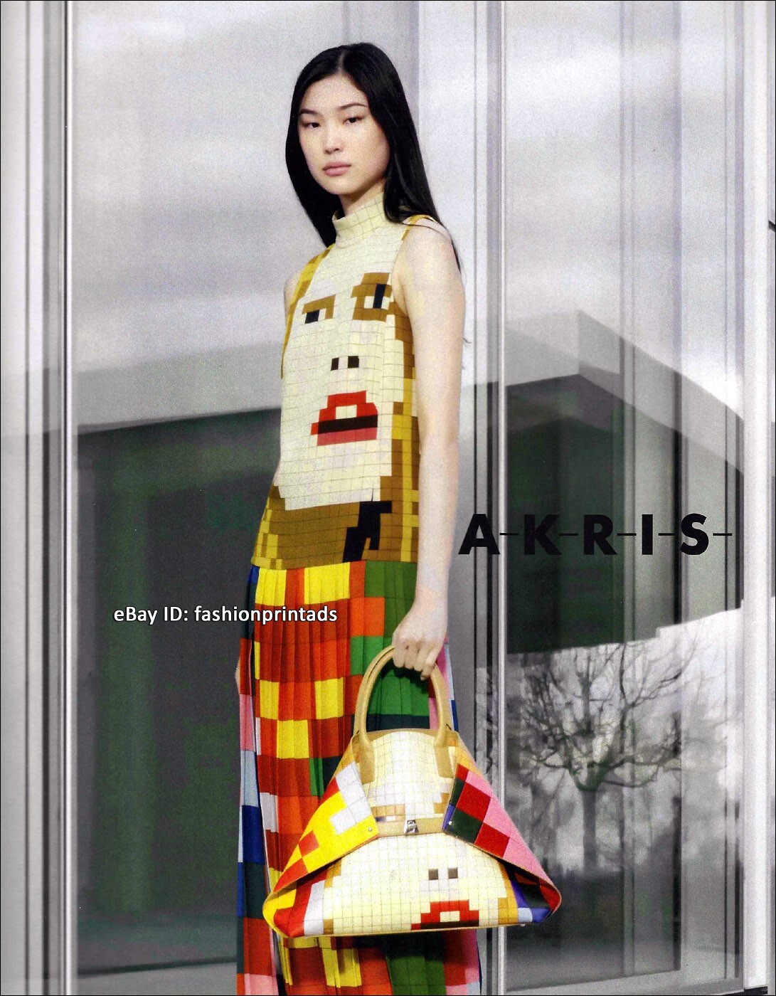 AKRIS 1-Page PRINT AD Fall 2022 LISA LU Reinhard Voigt GRIDS patterned DRESS BAG