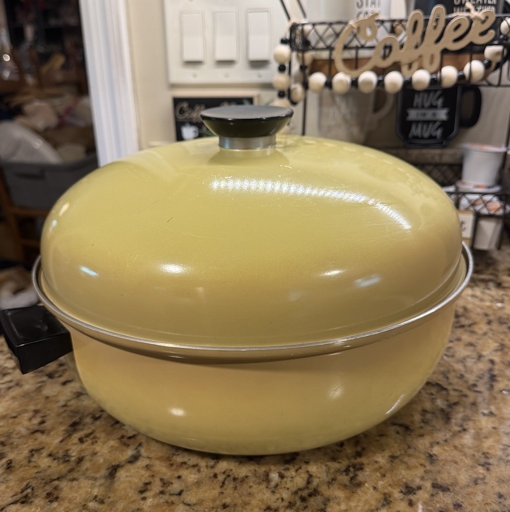 Vintage Regal Ware Gold Yellow Aluminum  Steamer Pot Dutch Oven Roaster 12.5”USA