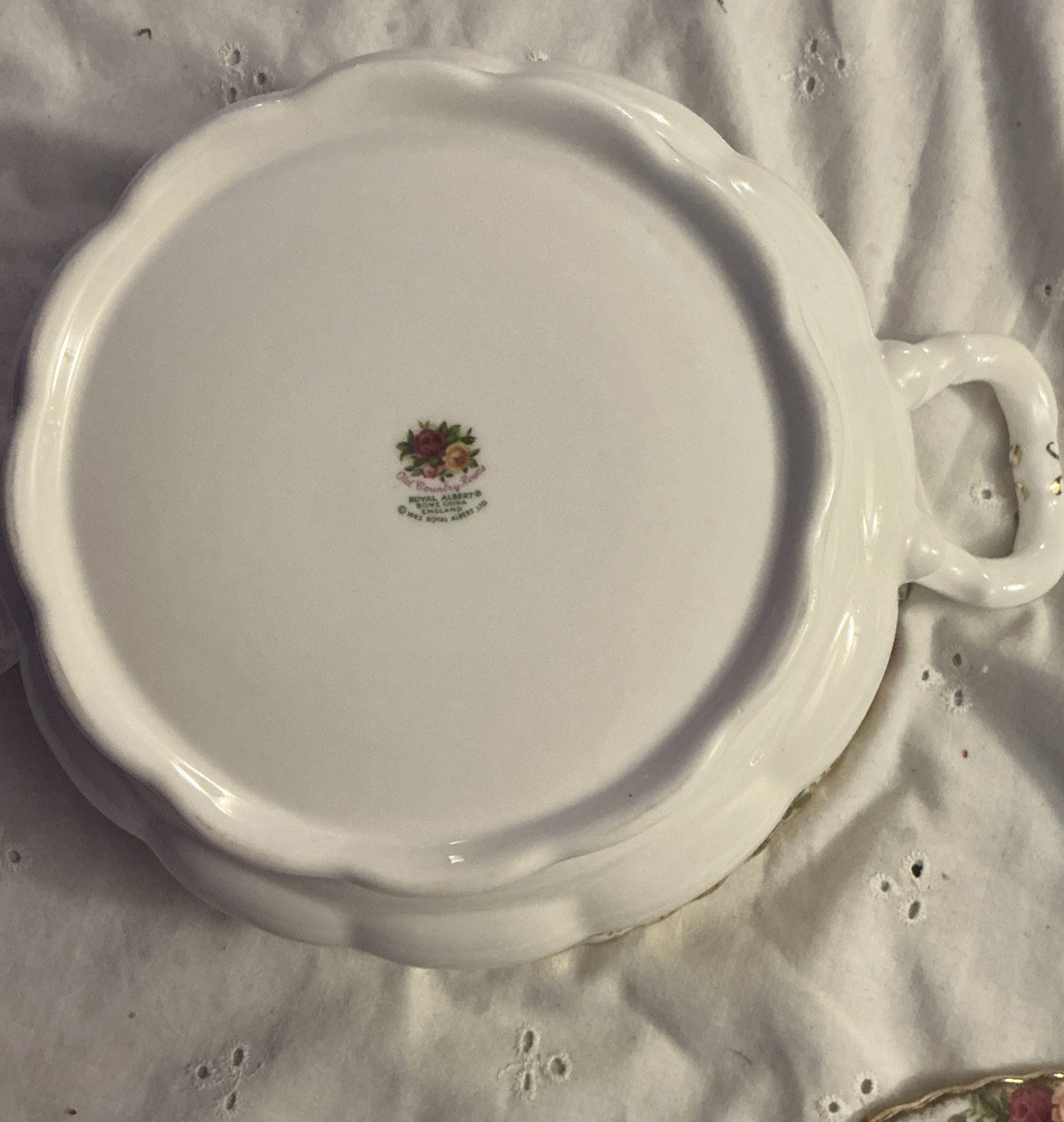 Royal Albert Old Country Roses Round Covered Vegetable Serving Bowl Bone China