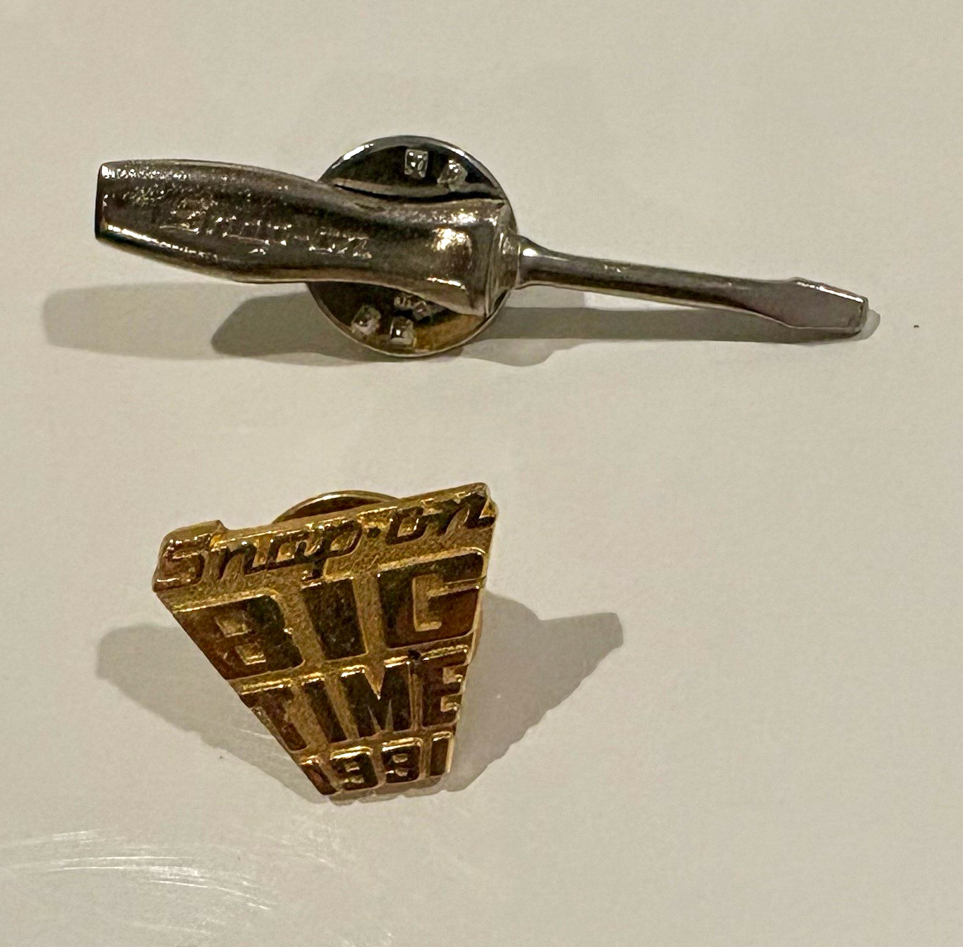 Snap-on BIG TIME 1957 Advertising Tie Clip & Pinback Lapel/Hat Pin Set