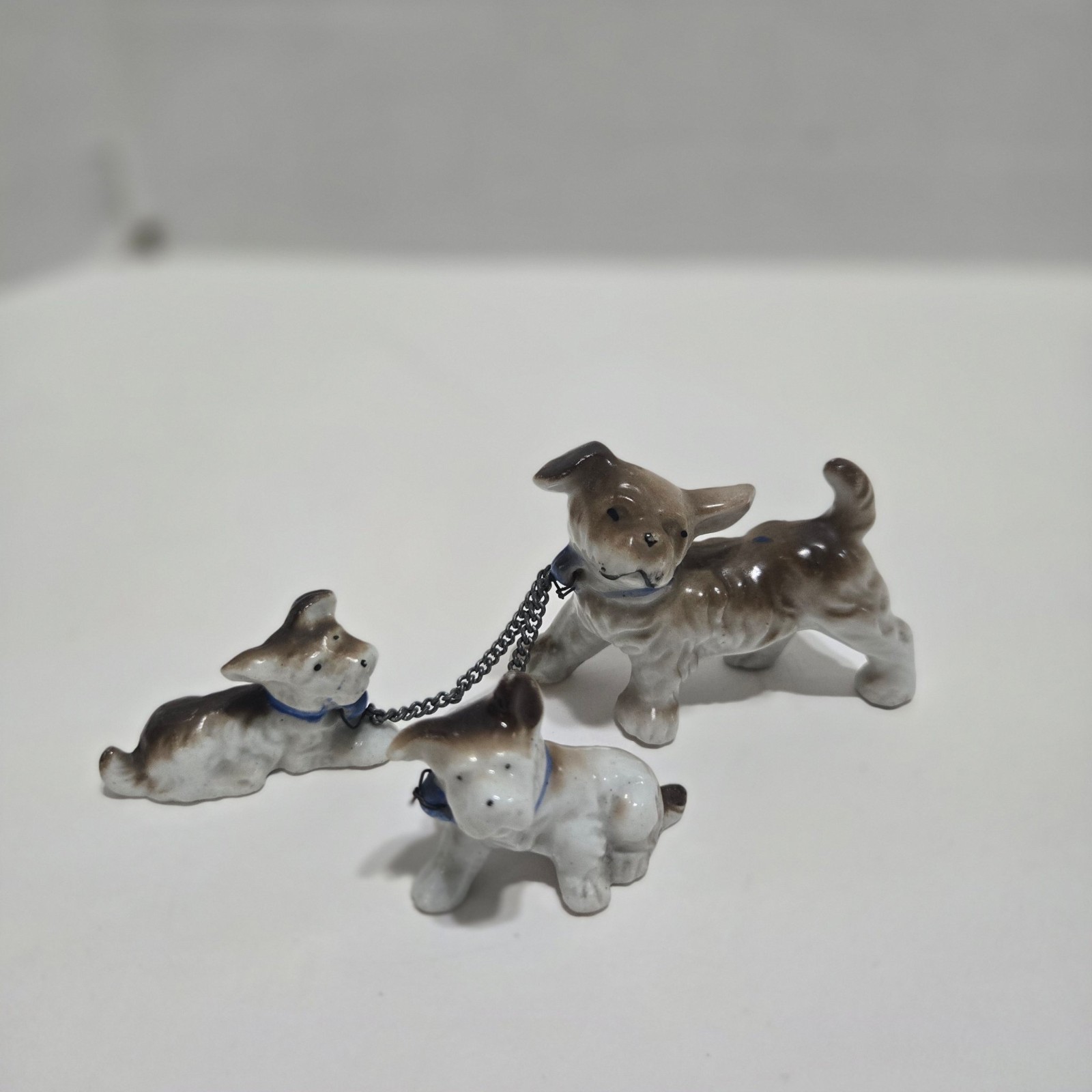 Vintage 1960s Porcelain Dog Family Figurine Mom w/ 2 Puppies on Chain Japan B1