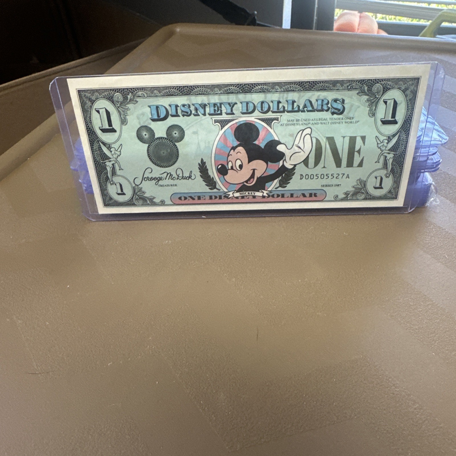 1987 MICKEY   $1 DISNEY DOLLAR - Serial # D0050 5527 A