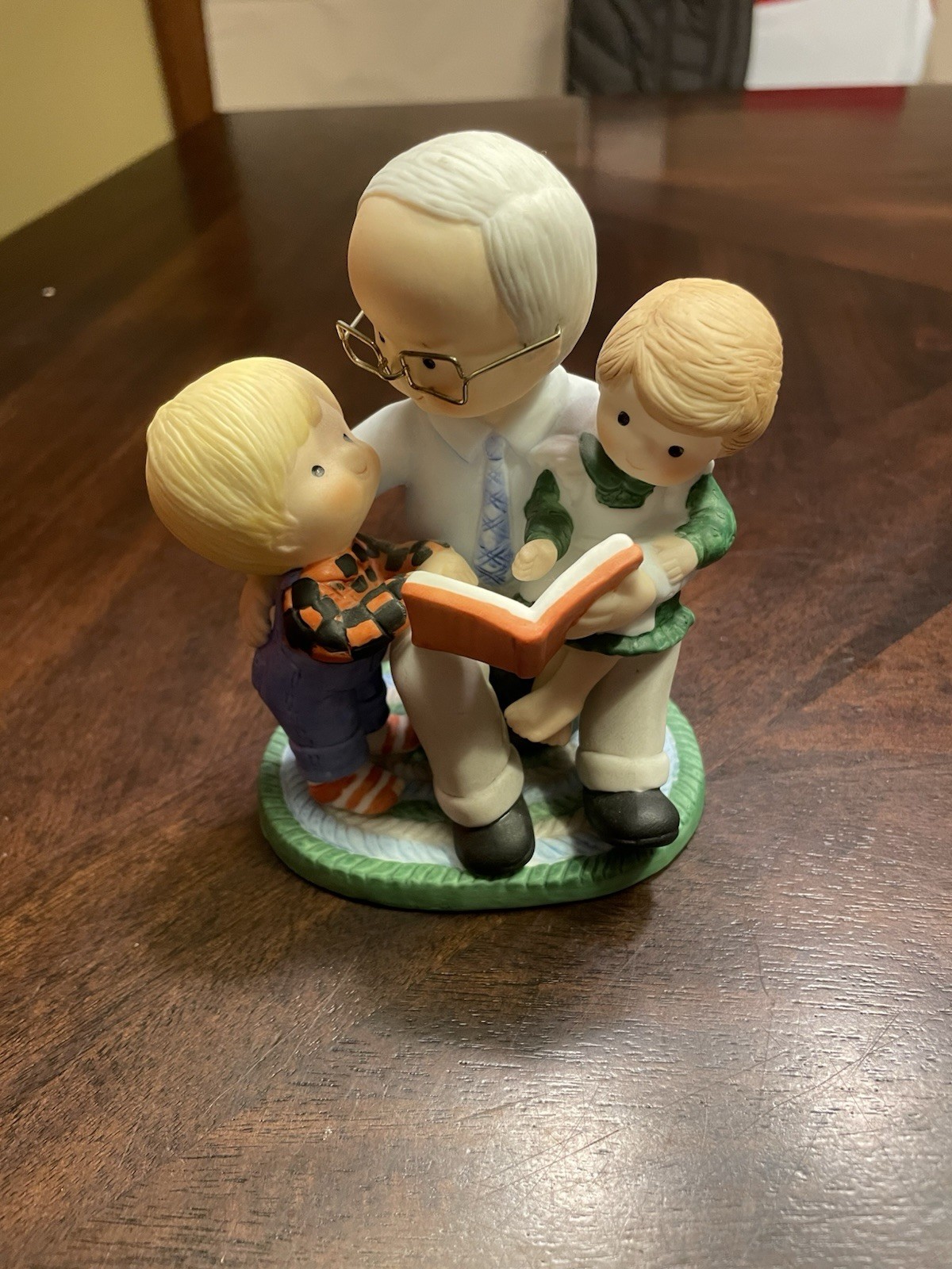 Vintage Enesco 1985 Country Cousins Grandpa Reading Figurine