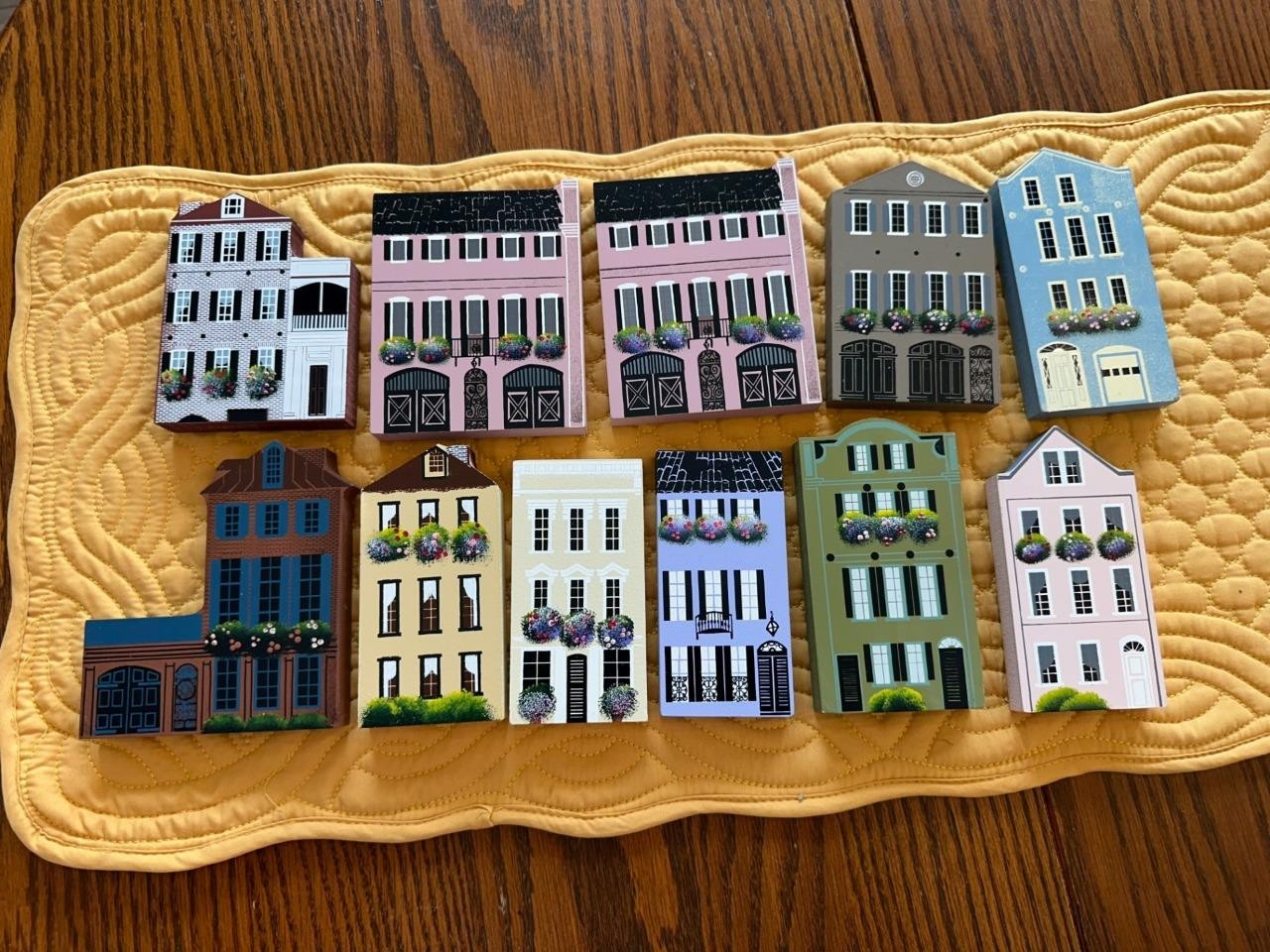 Shelia's Houses Lot of 11 Charleston SC Rainbow Row 1990 Wood Shelf Sitters