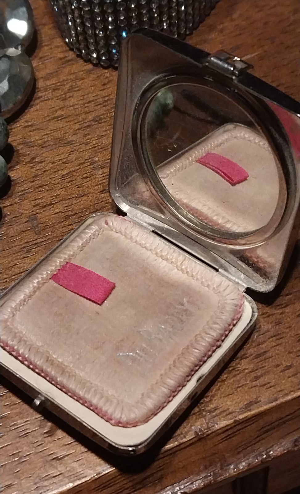 Vintage 1950s Du Barry -Richard Hudnut Art Deco Made Compact Spiderweb deco