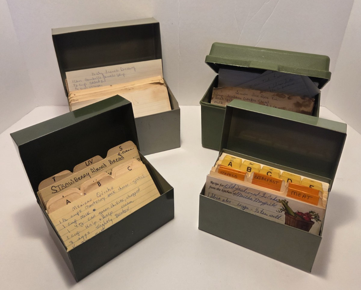 Lot Of 4 Vintage Recipes Handwritten in 3 Ohio art and 1 Borden box