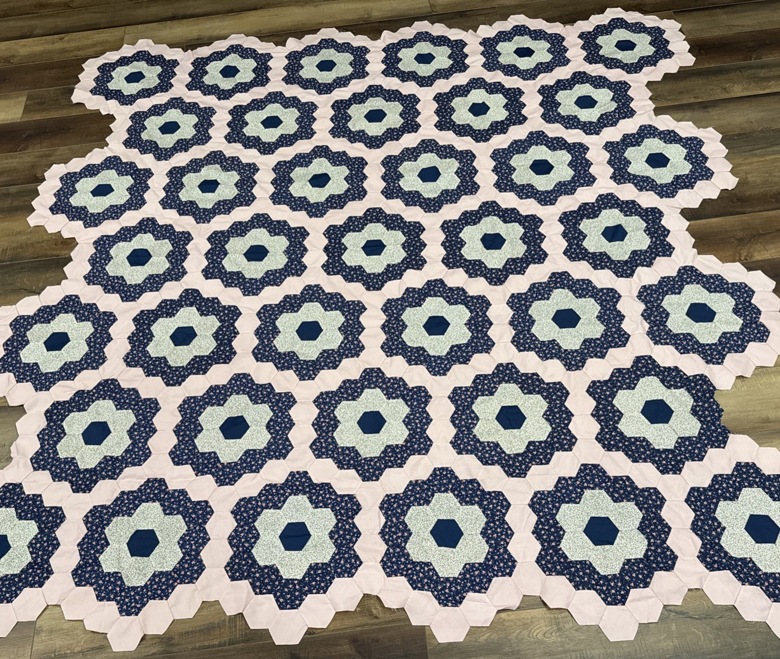 Vintage hand pieced sewn grandmothers garden quilt top in rose pink ,blue 88x93\