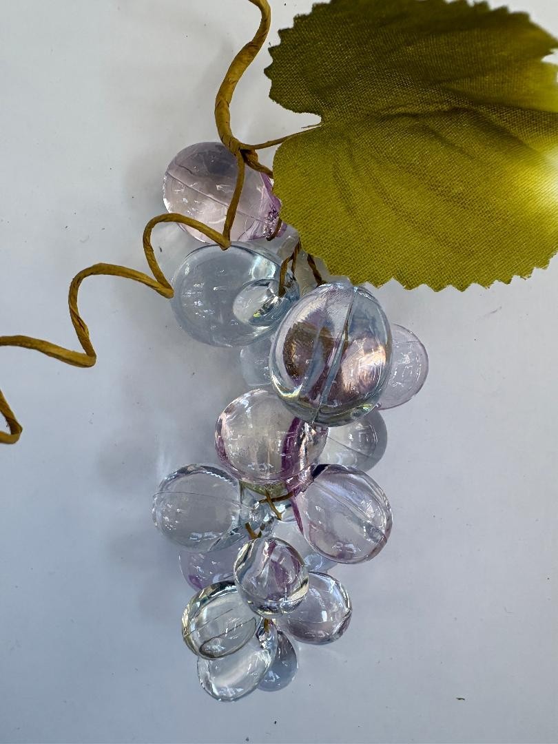 Set of 100 VTG style light pastel acrylic grape clusters, 