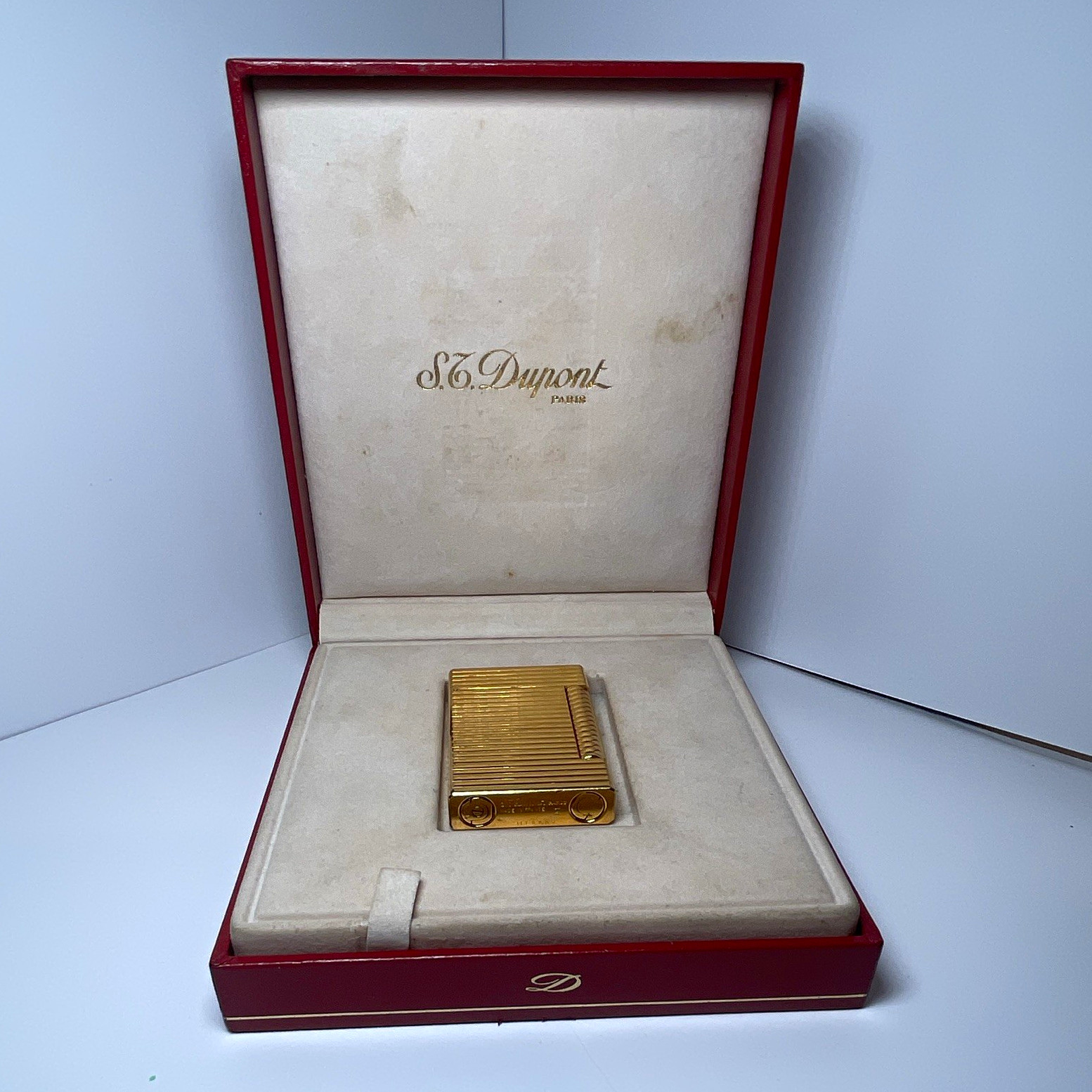 RARE Vintage Dupont Paris Gold Tone Collectible Lighter with Presentation Box