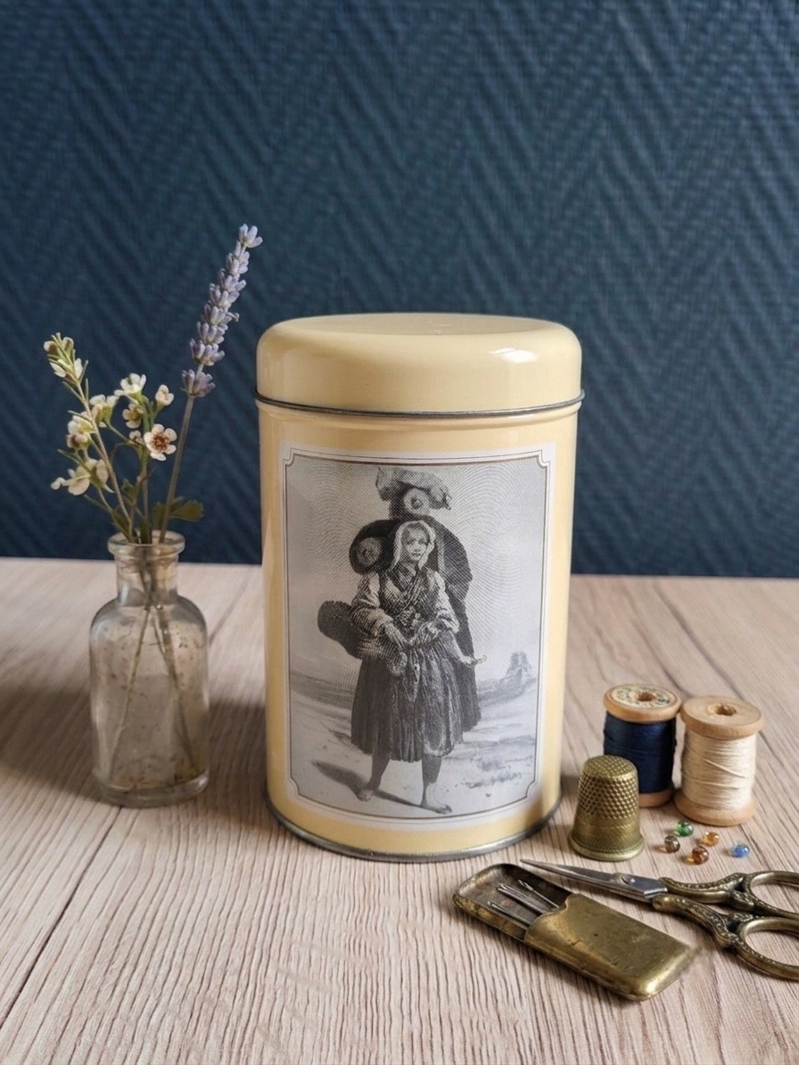 Vintage Saint-Aubert Metal Box - Breton Galettes - Traditions Decor