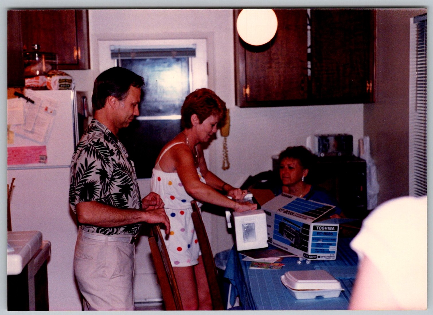 Vtg Color Snapshot Family Opening Toshiba Radio Gift In Kitchen Romper 1990s