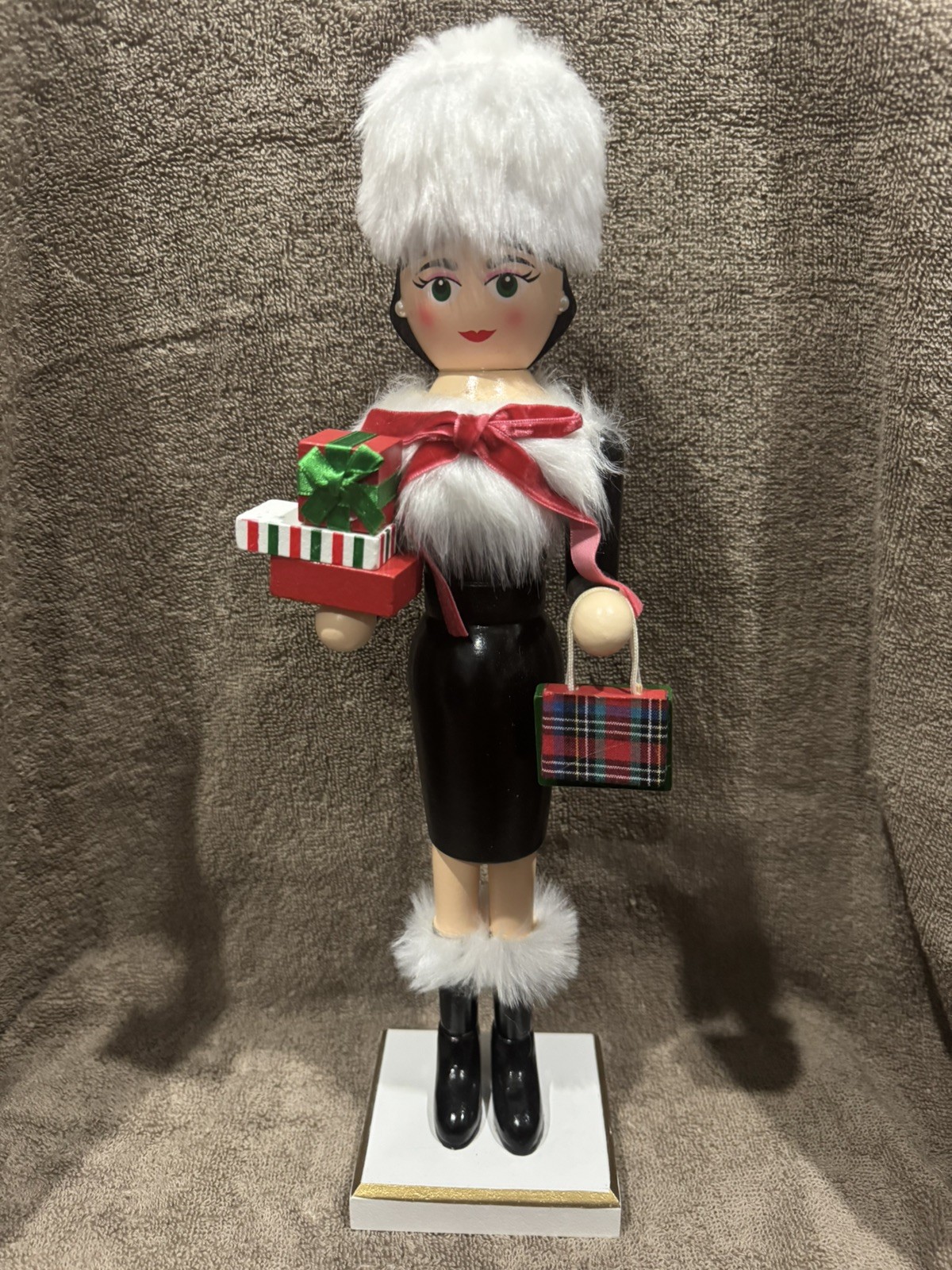 Nutcracker Shopping Girl Woman 14