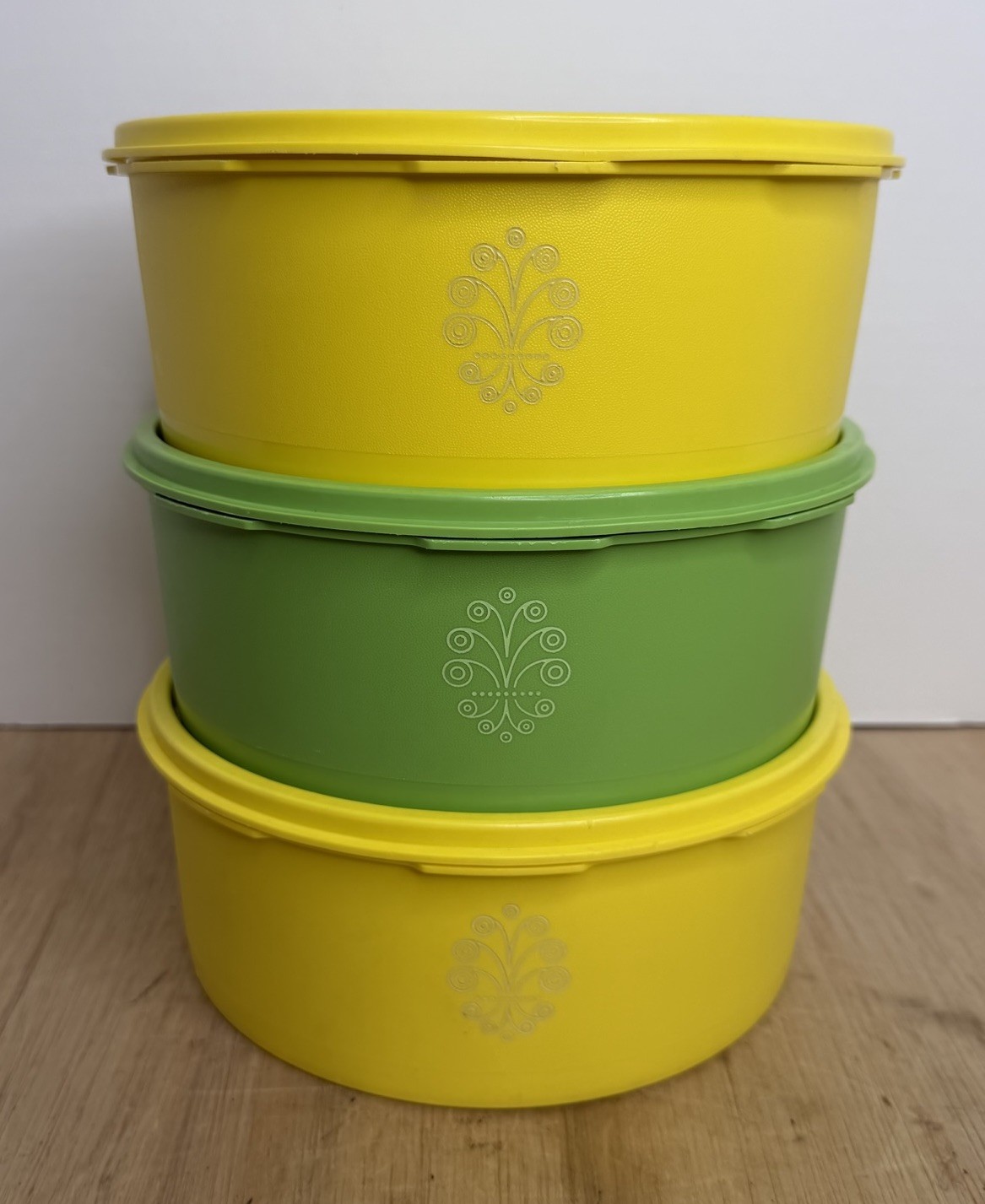 (3) VTG TUPPERWARE SERVALIER #1204 STACKABLE CANISTERS W/ LIDS YELLOW GREEN LOT