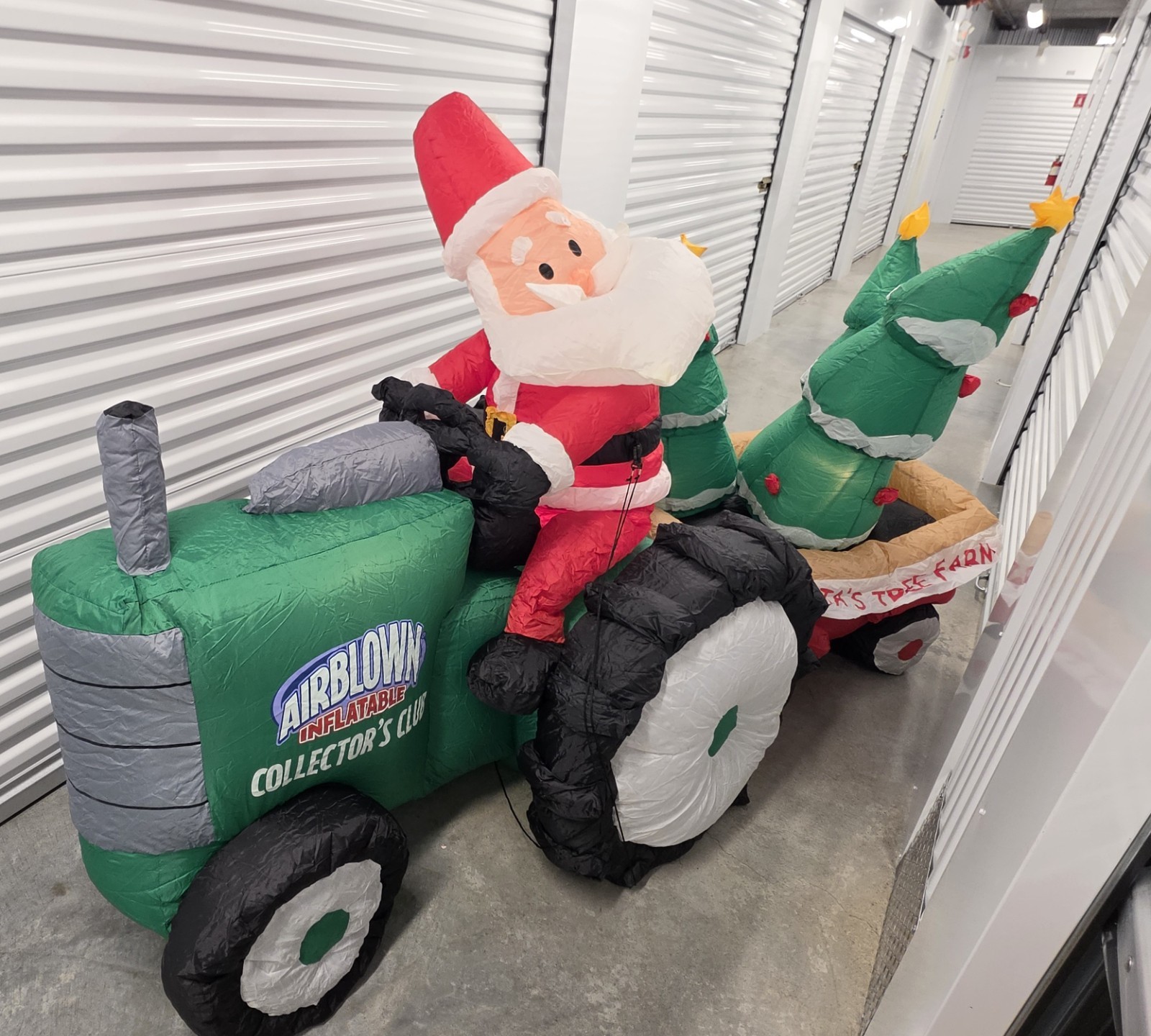 RARE Gemmy 8FT Airblown Collector\'s Club Santa Tree Farm Tractor 2006