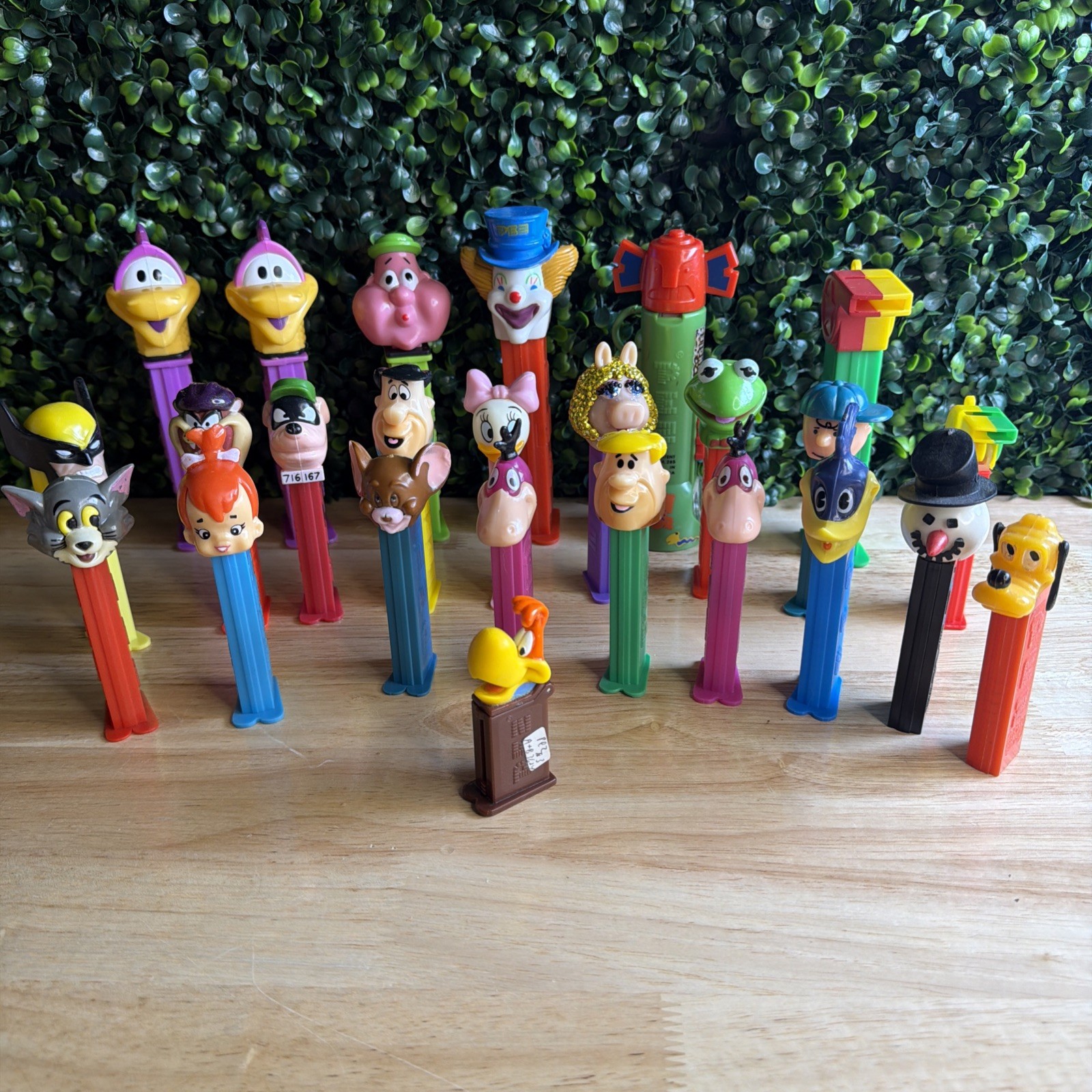 Huge PEZ Dispenser Lot 25 Loose – No Foot, Muppets, Looney tunes , Vintage