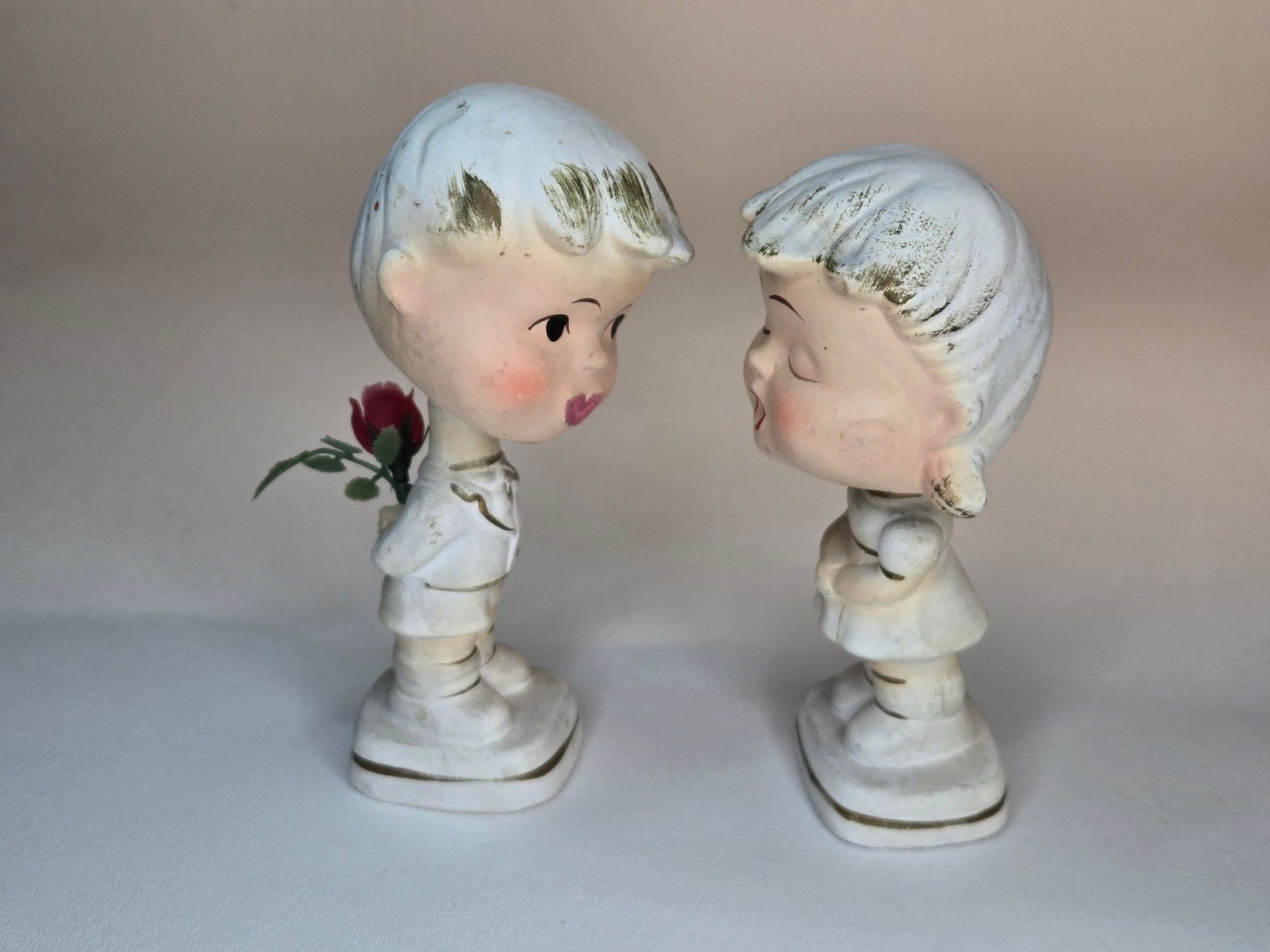 Vintage Enesco Ceramic Kissing Couple Bobblehead Figurines