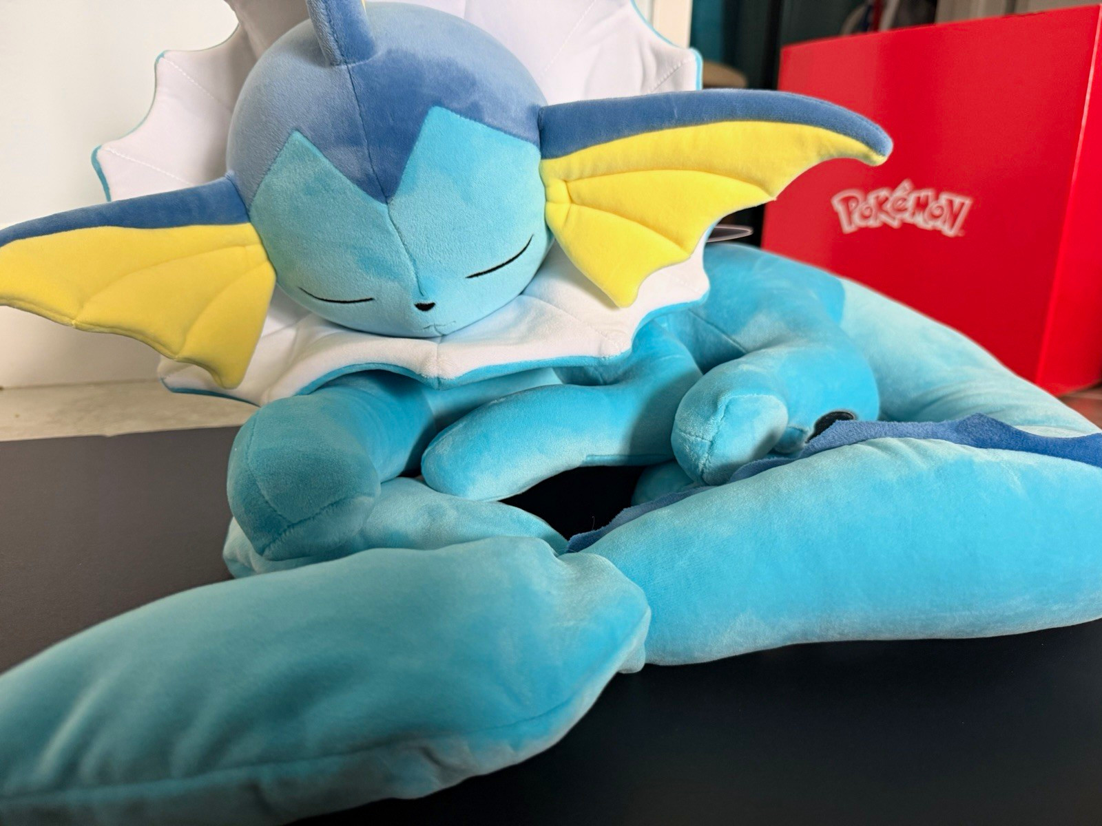 Jazwares Pokémon Vaporeon Plush Toy Blue Yellow White, PKW4797 PKW4797-030526-MV