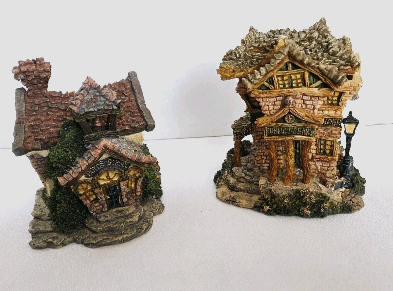 Boyds Bears Bearly-Built Village Lot - Public Library 19006 & Boyds School Resin