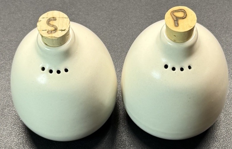 VTG New Unused Edith Heath Ceramics MCM Cream Salt & Pepper Shakers Set 129 USA