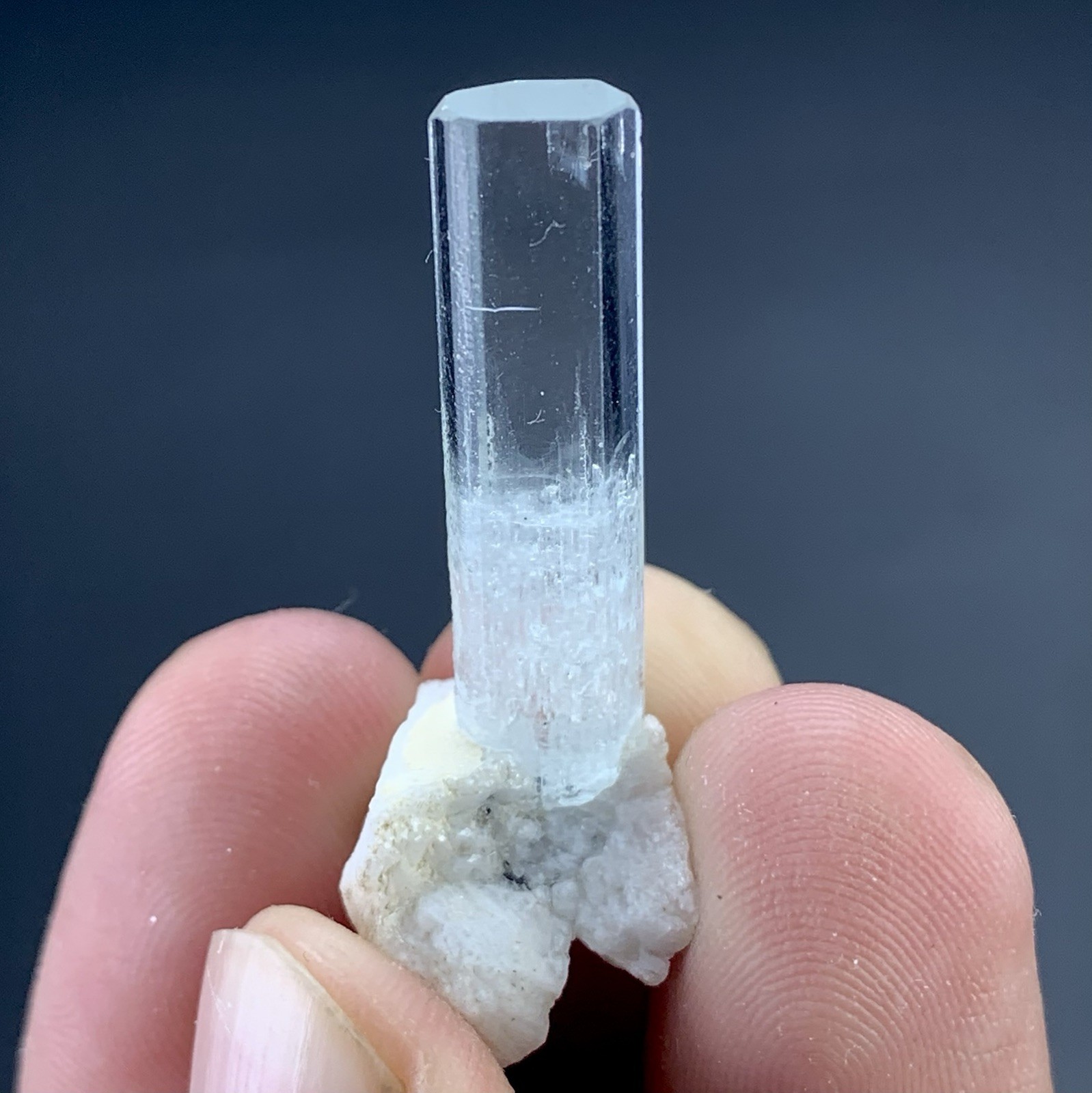 23 Cts Natural Aquamarine Crystal from Pakistan Rare Quality 40x13x12 mm.