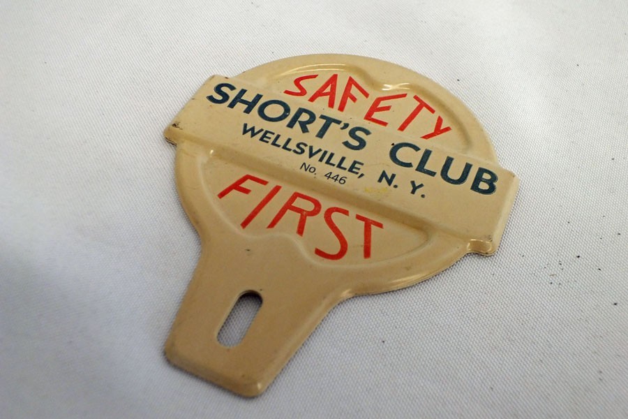 Vtg 1940s Shorts Club Wellsville NY New York Safety First License Plate Topper