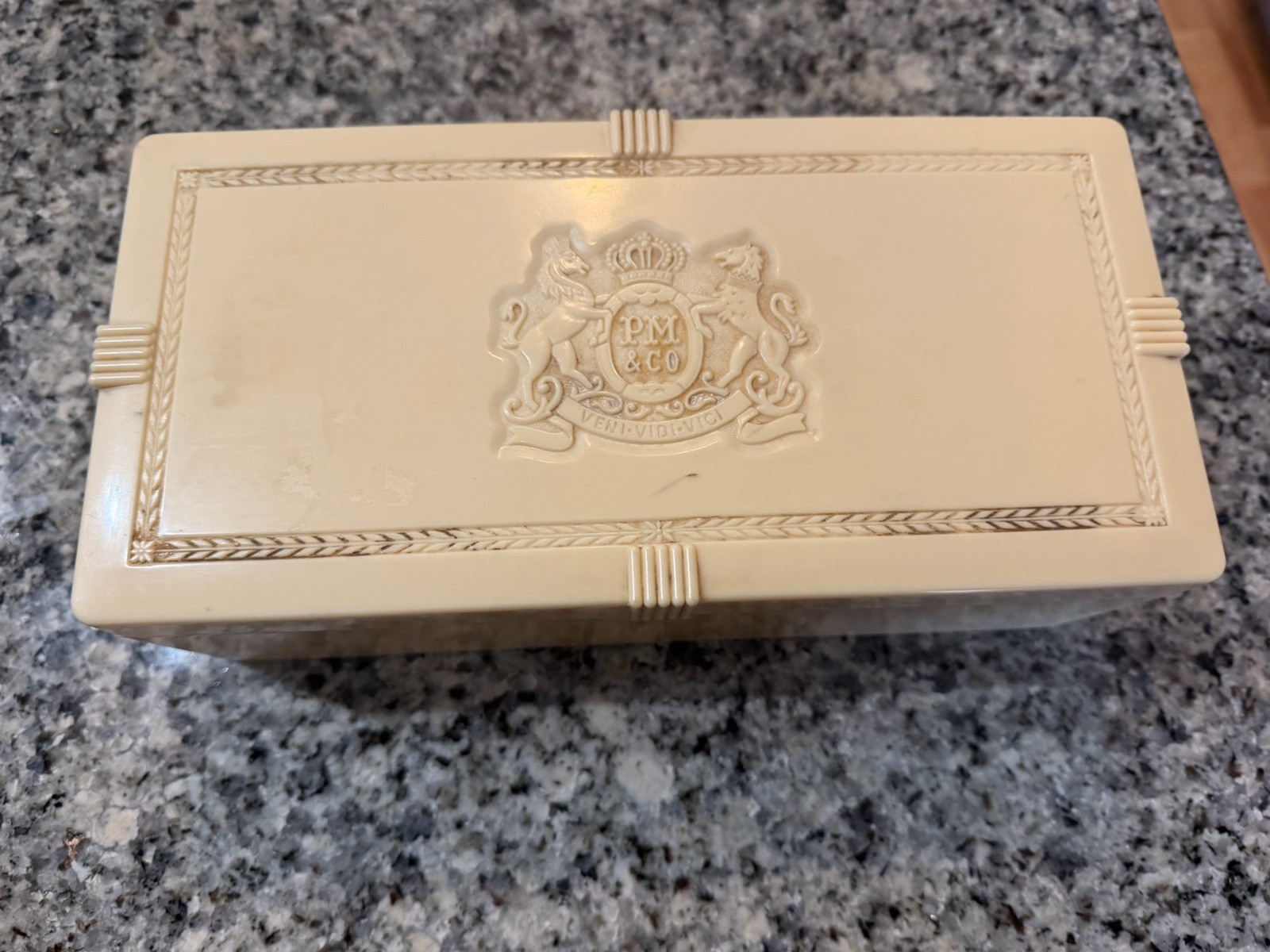 1940s Vintage Plastic Pall Mall Cigarette Box