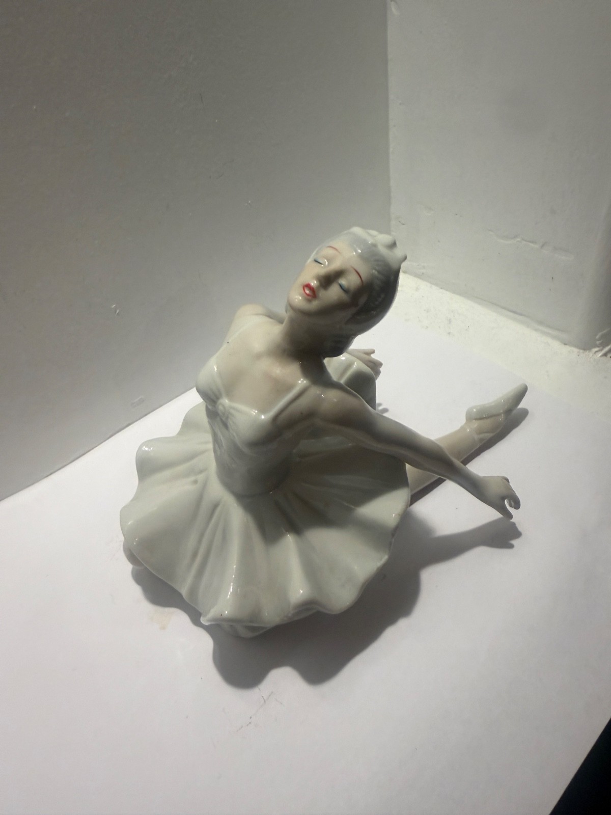 Vintage Wallendorf Swan Lake Ballerina Porcelain Figure Figurine 