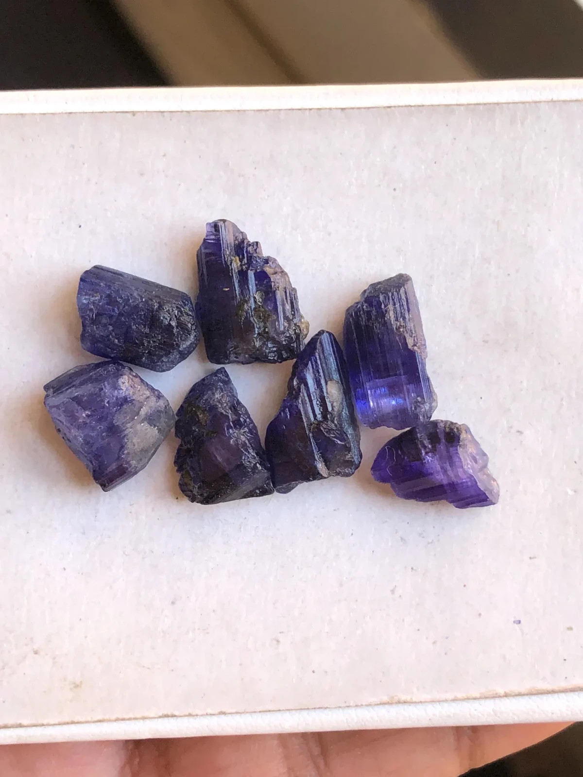 Dark Blue Tanzanite Rough, Natural Tanzanite Raw Gemstone, 40.70 Carat 7 Piece