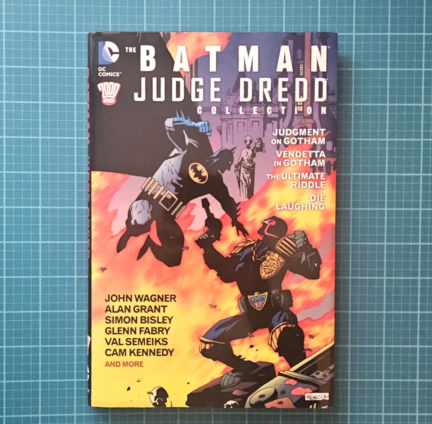 The Batman Judge Dredd Collection (2012) HC - DC Comics - 2000 AD - Bisley