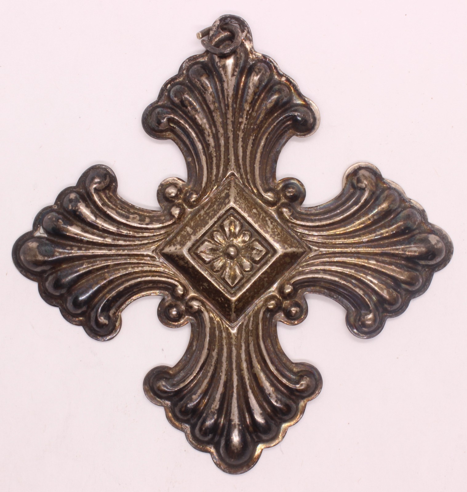 Vintage 1973 Reed & Barton Sterling Silver Cross Ornament .6 ounces Nice Toning