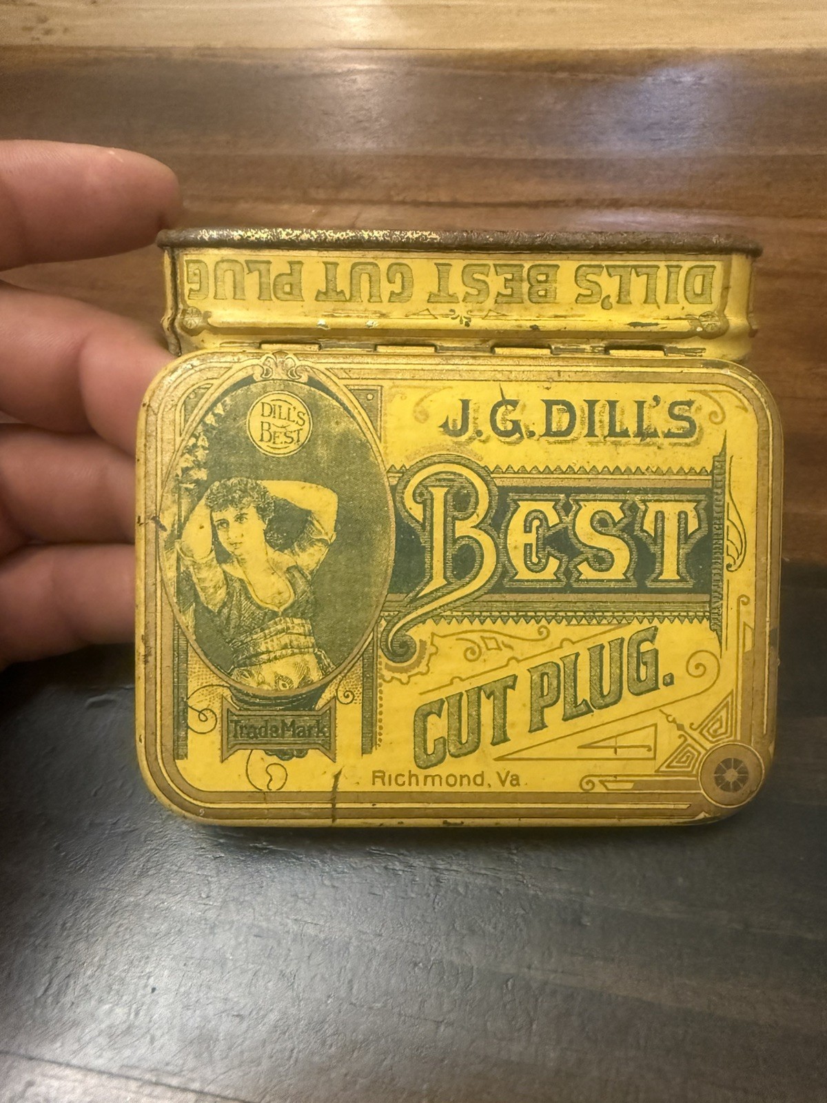 ANTIQUE J.G. DILL\'S BEST CUT PLUG TOBACCO TIN W/ UNION TAG