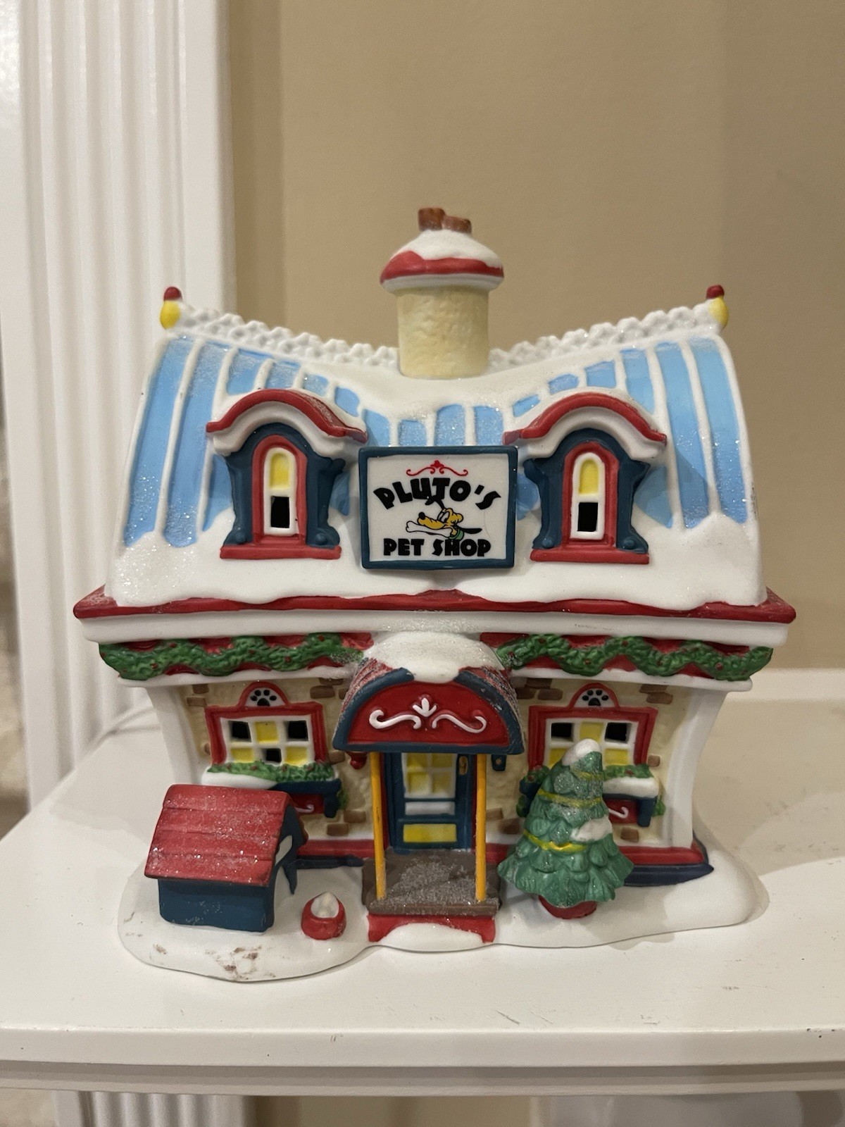 2009 Disney Department 56 Mickey's Merry Christmas Village Pluto's Pet Shop