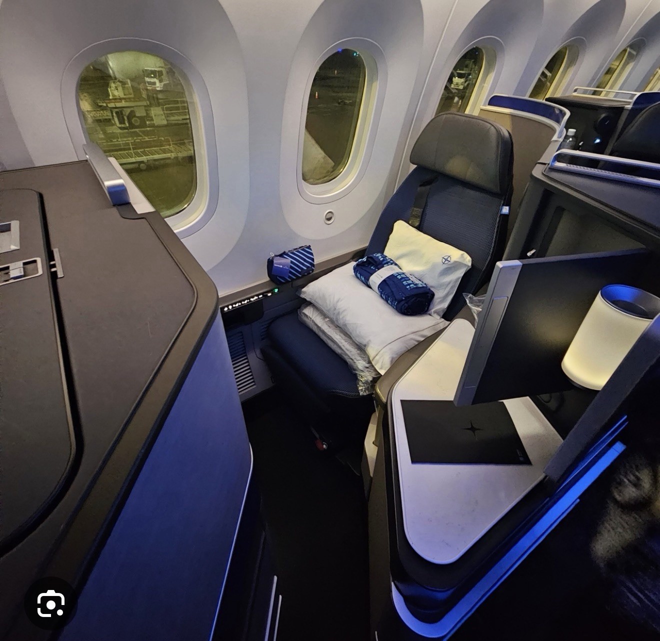 United Airlines 1K plus points travel  Upgrade 10 - expires 1/31/27