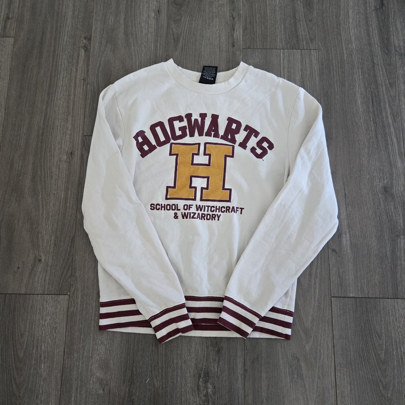 Harry Potter Hogwarts Wizarding School Sweatshirt Universal Studios Cream Size S