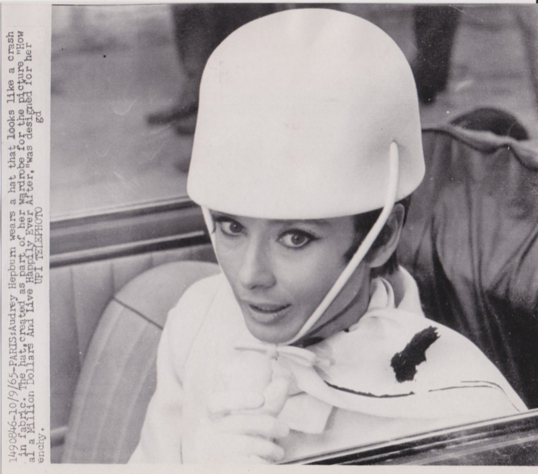 1965 Press Photo Audrey Hepburn wears Hubert de Givenchy Designed White Hat