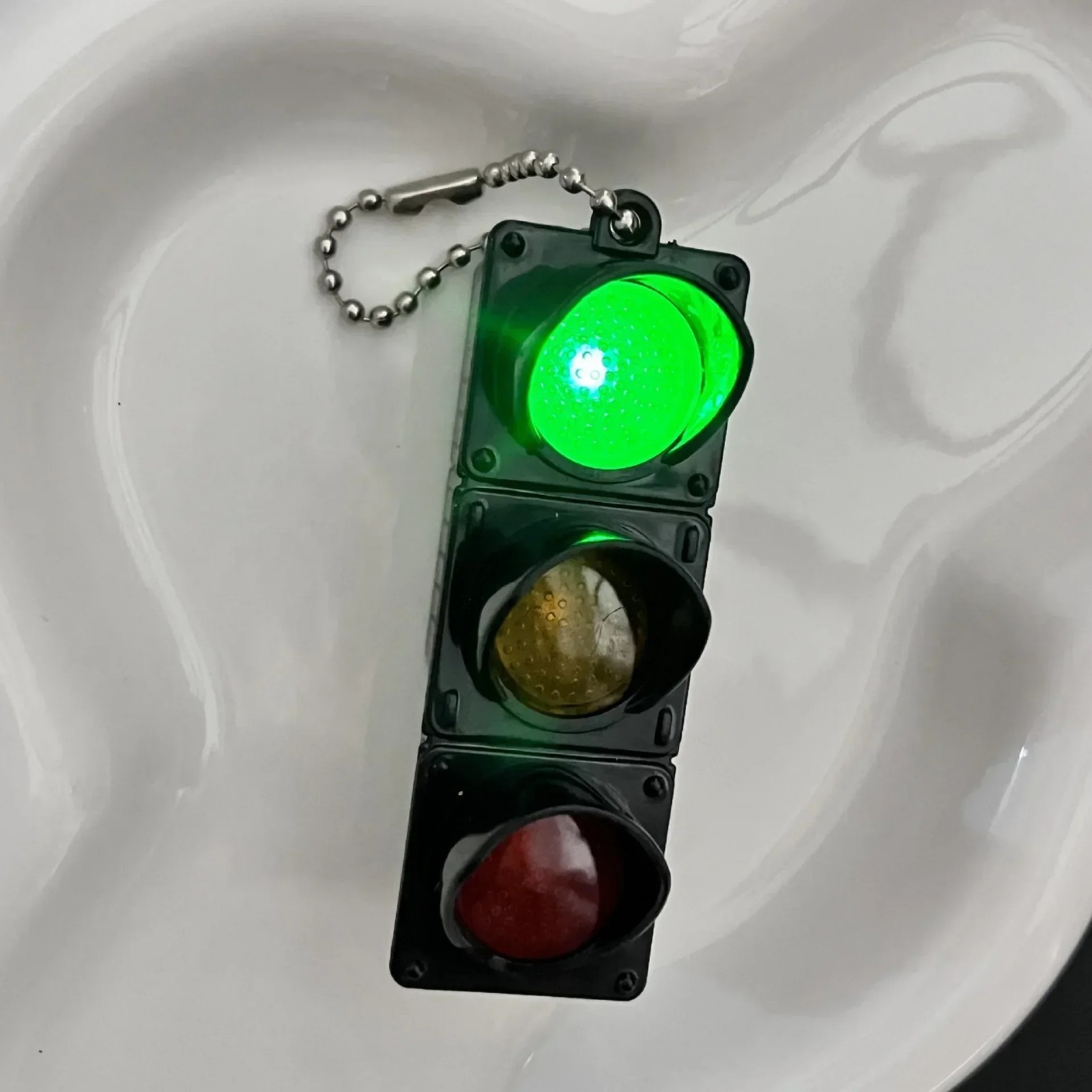 2 Pcs LED Traffic Light Keychain with Pedestrian Light, Fun Decorative Keyring