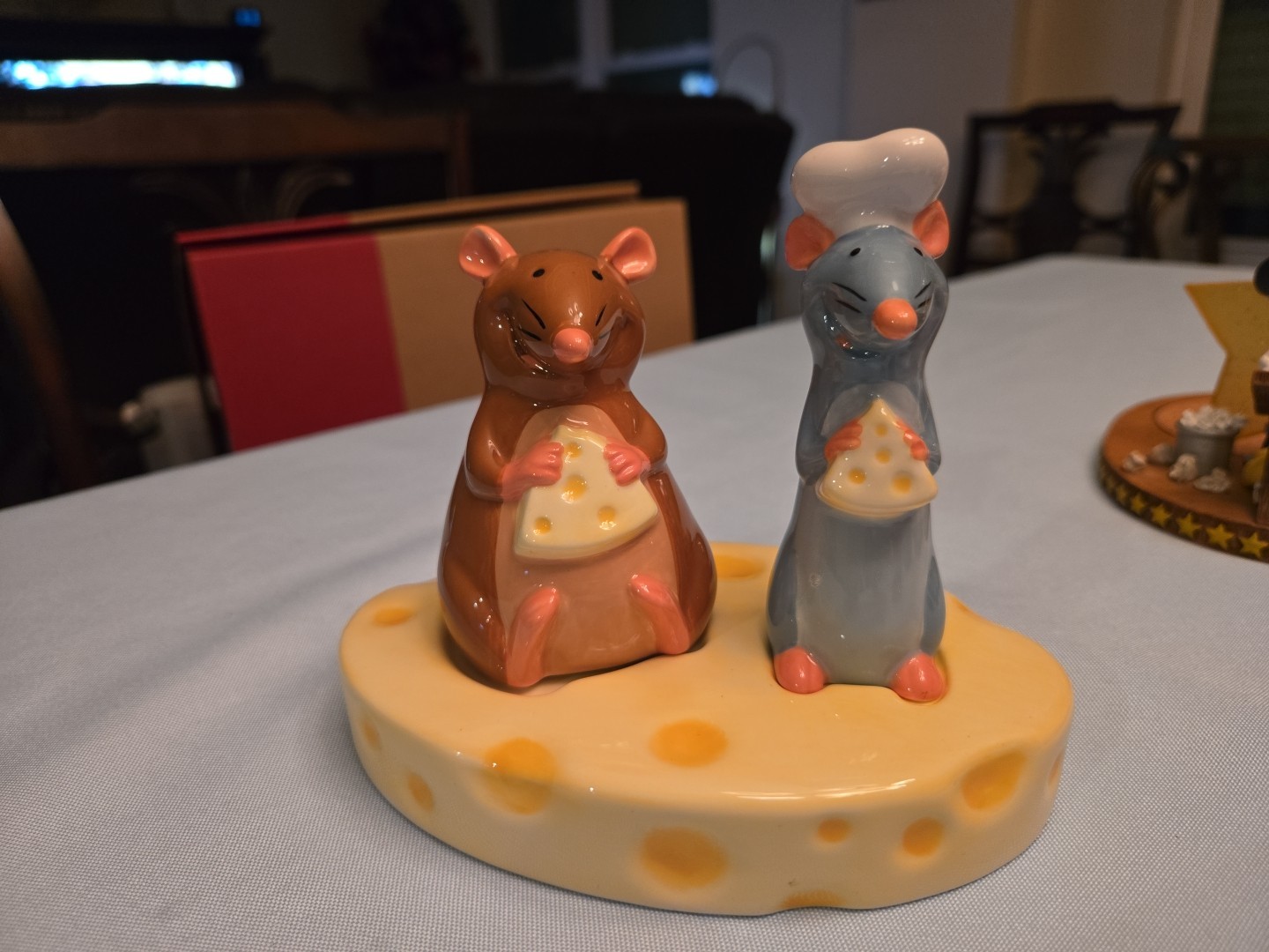 Disney Store Ratatouille EMILE Ceramic salt and pepper CHEESE excellent Disney Store Ratatouille EMILE Ceramic salt and pepper CHEESE excellent