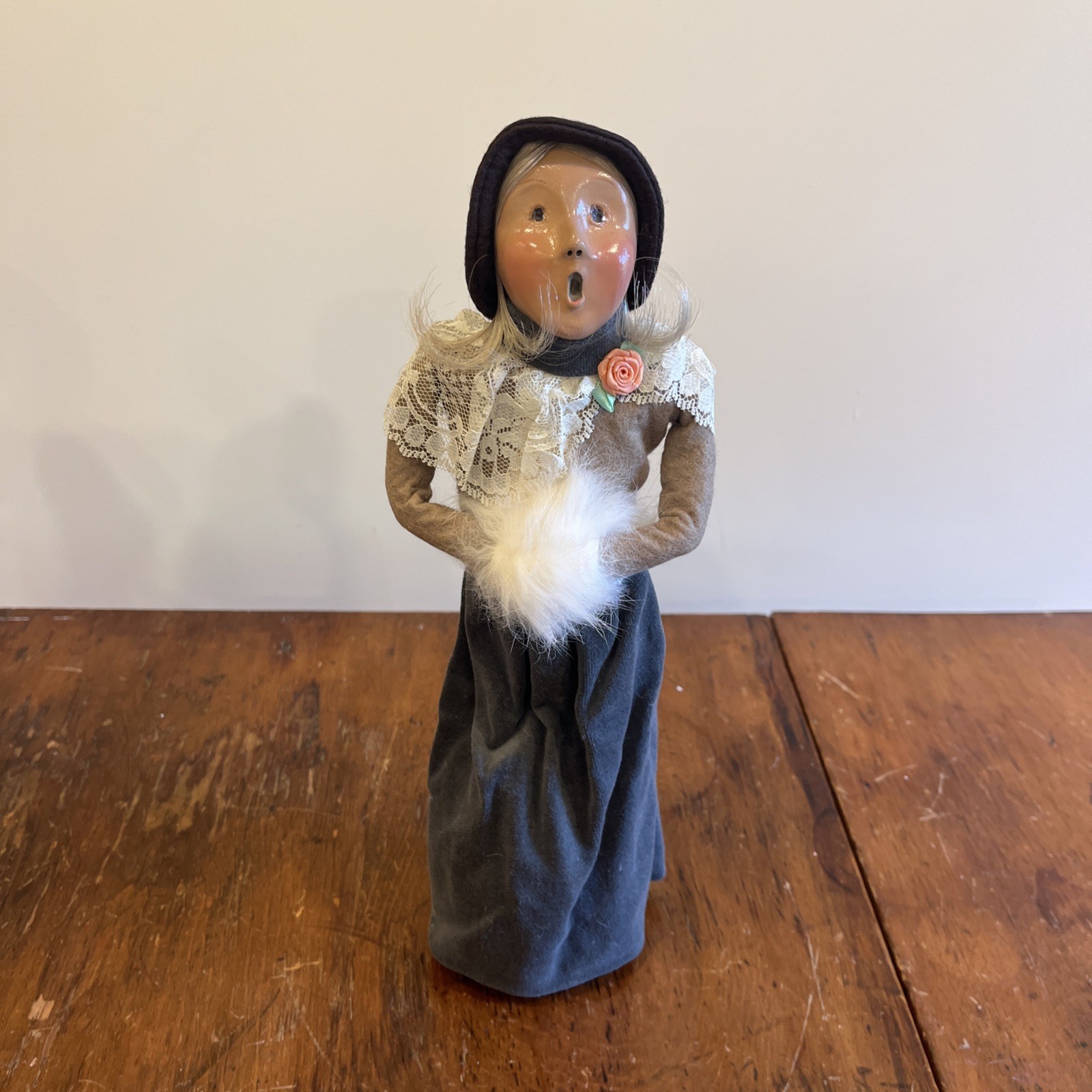 1993 BYERS CHOICE CHRISTMAS CAROLER Long Blond Hair White Muff Green Lace Outfit 1993 BYERS CHOICE CHRISTMAS CAROLER Long Blond Hair White Muff Green Lace Outfit