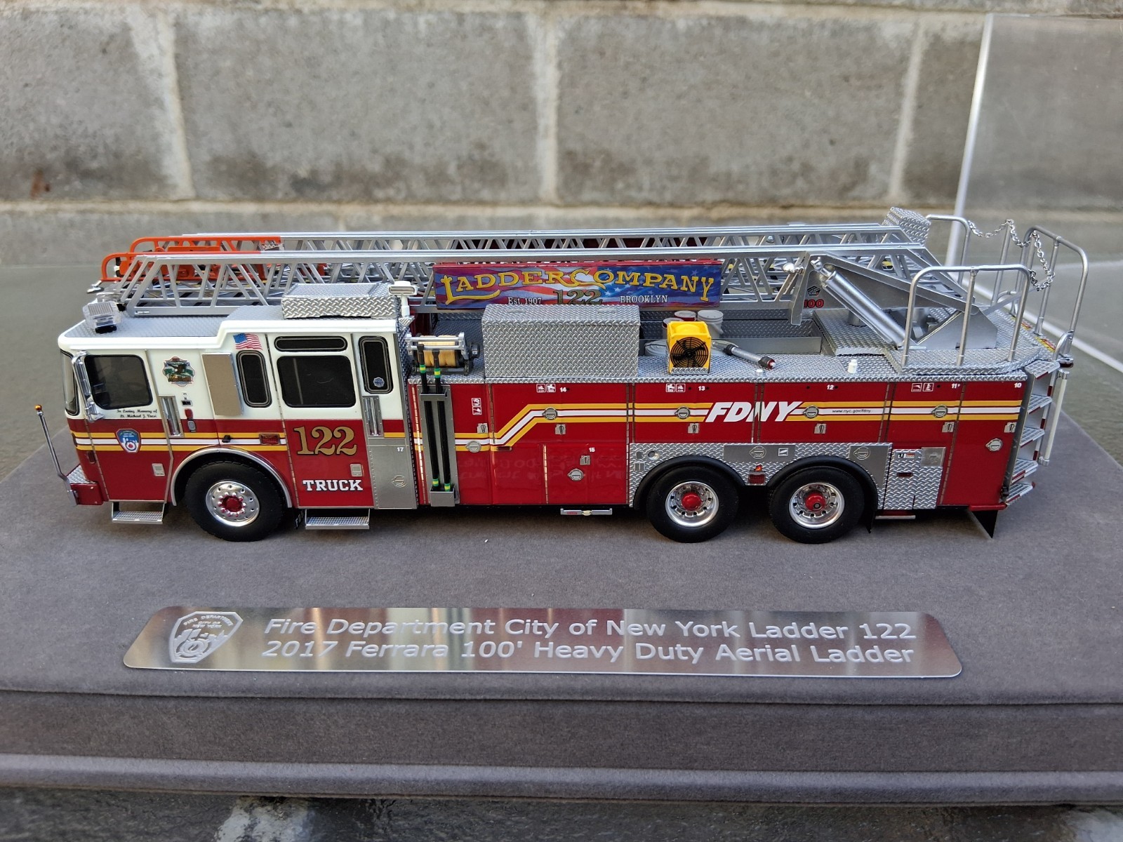 Fire Replicas FDNY Ladder 122 2017 Ferrara 2017 100\' Heavy Duty Aerial Ladder