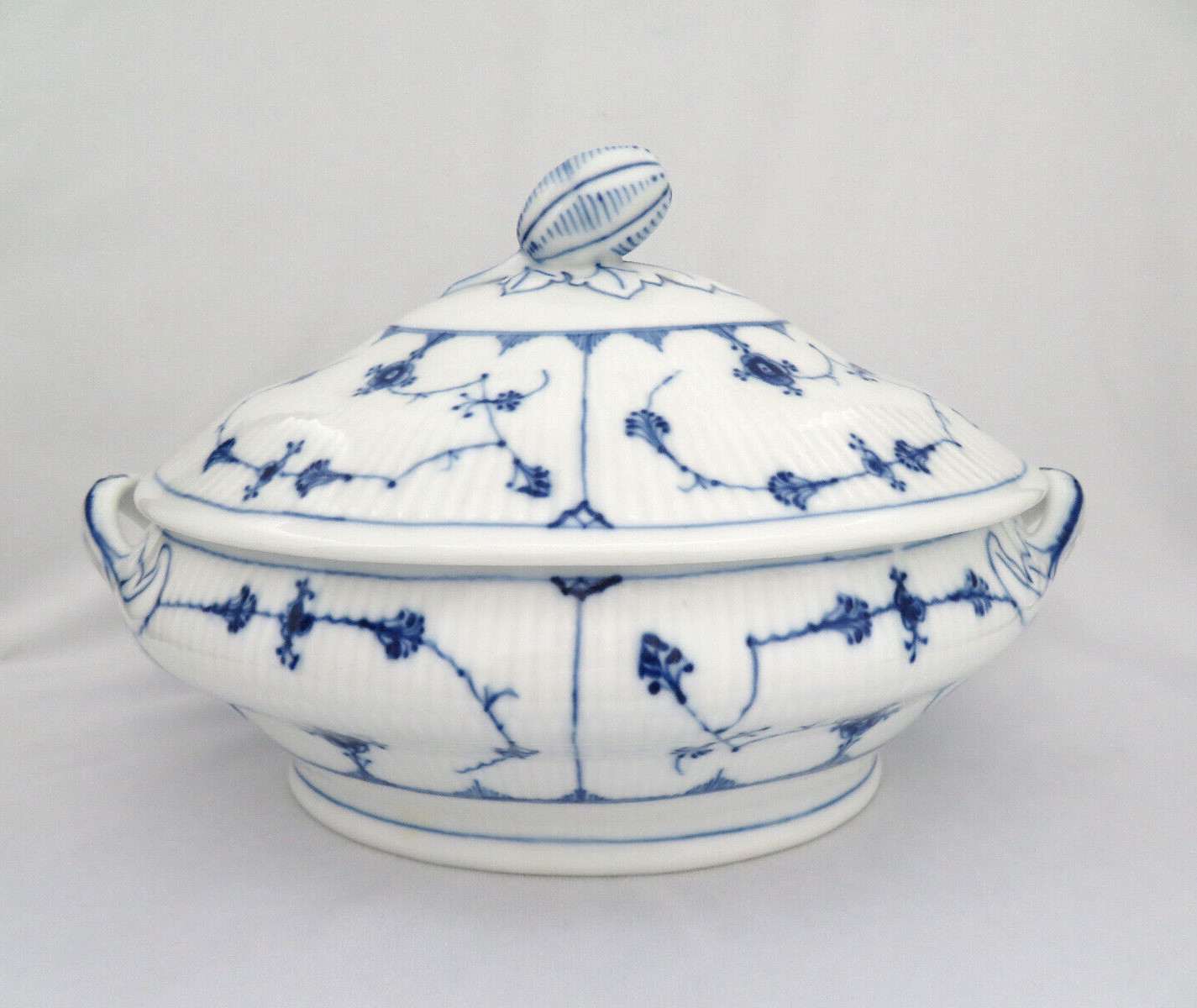 Antique B & G Denmark Blue Traditional Tureen & Lid w Squash Finial   Pre 1898