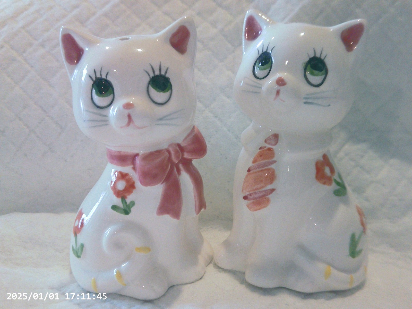 Adorable Vintage Kitty Cat Salt/Pepper Shakers ( please read )