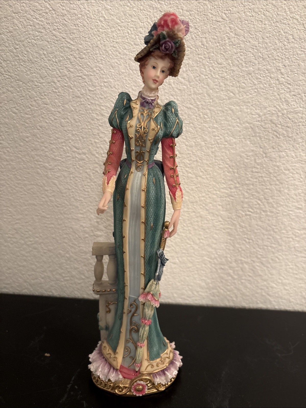Vintage 1999 LENOX Delicate Beauty Victorian Lady Handpainted Figurine EXCELLENT